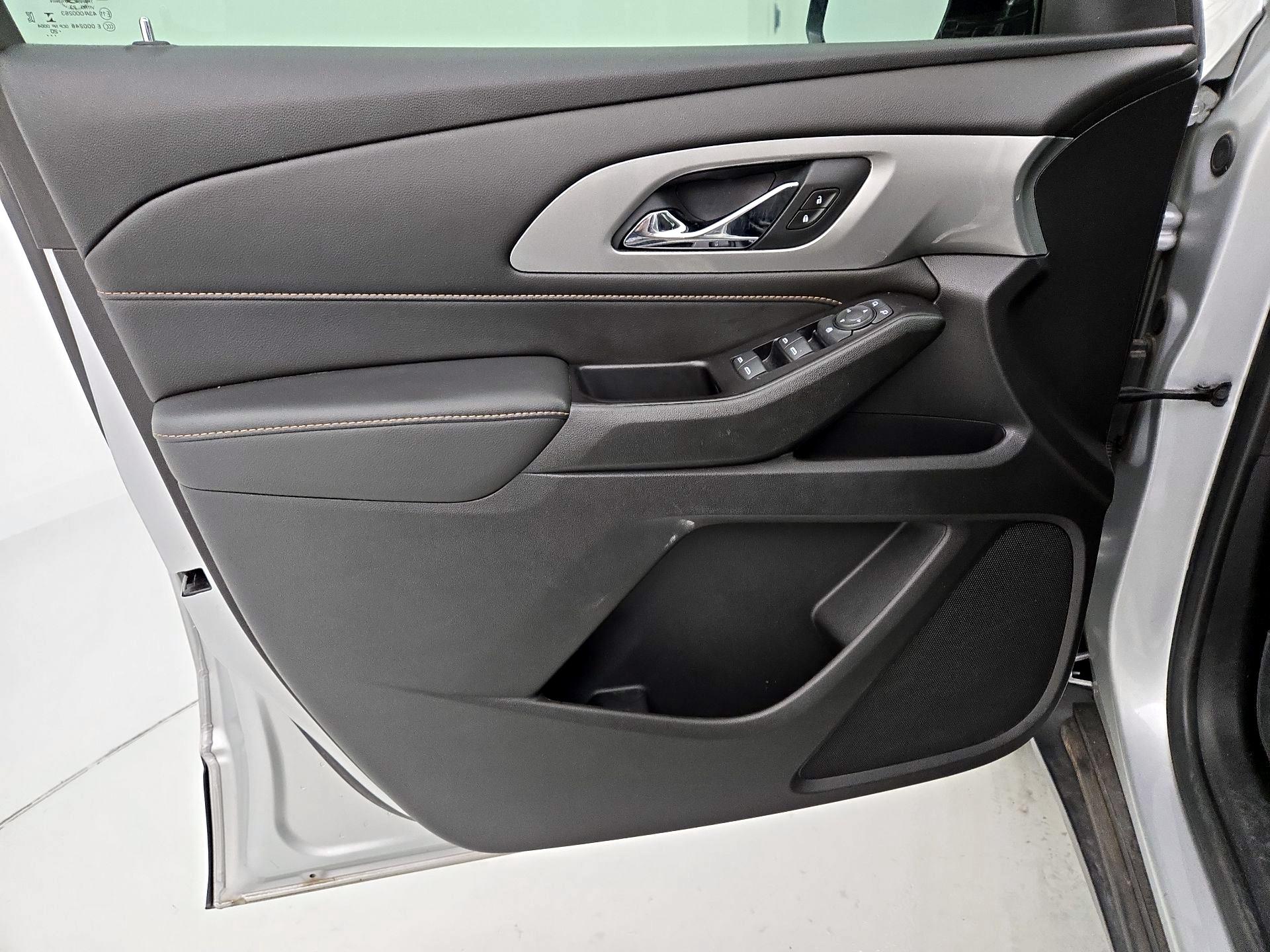 Thumbnail: 2020 Chevrolet Traverse - 12