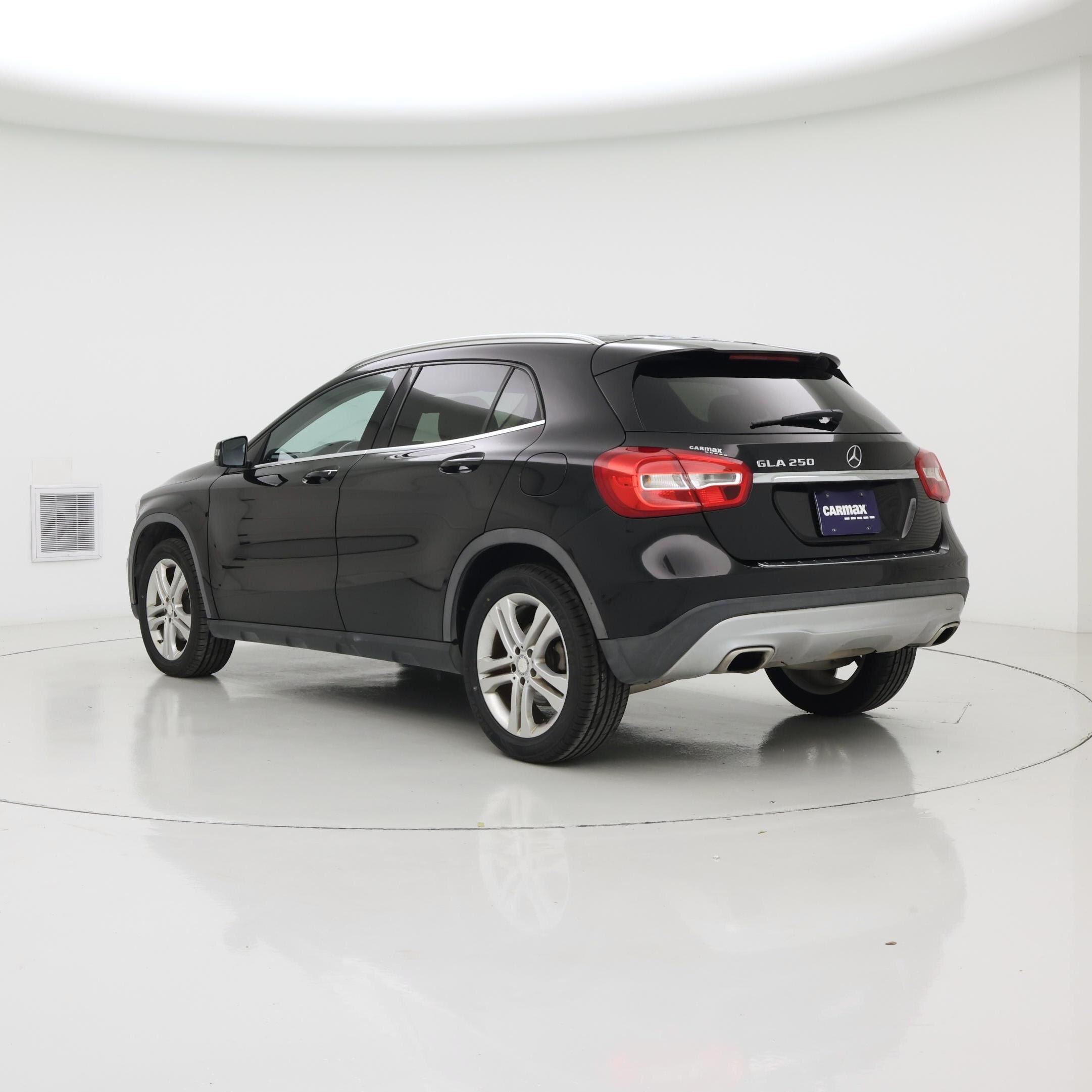 Thumbnail: 2017 Mercedes-Benz GLA - 2