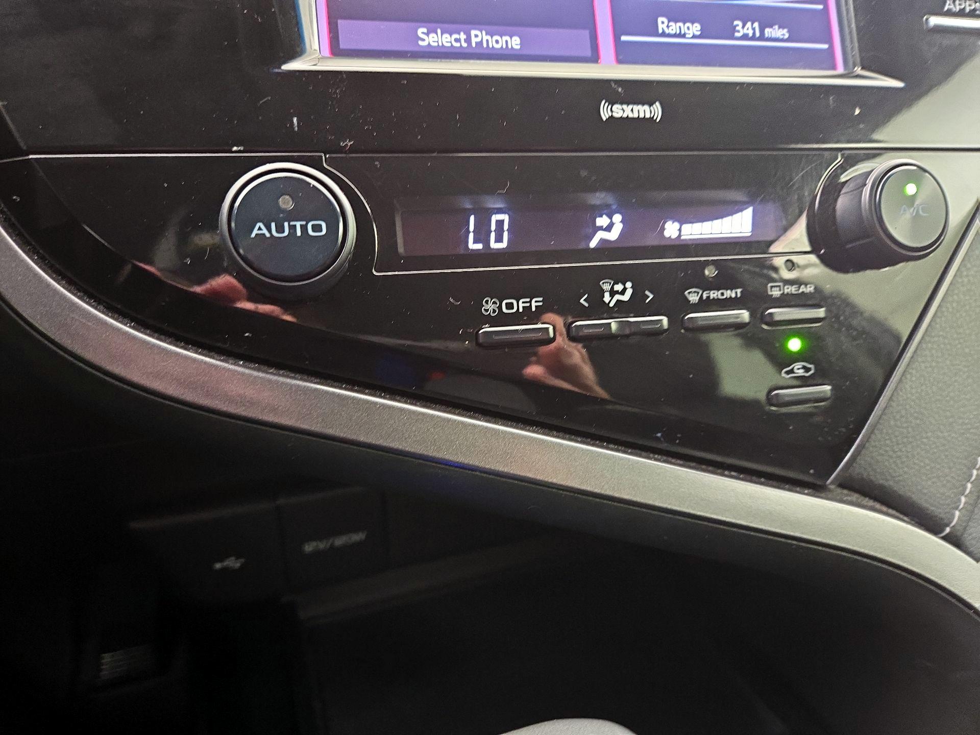 Thumbnail: 2020 Toyota Camry - 16