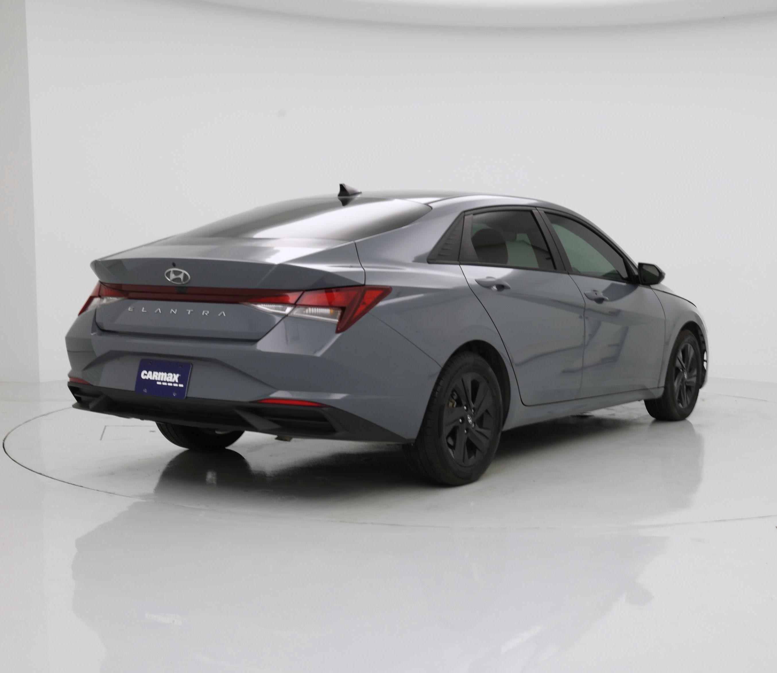 Thumbnail: 2022 Hyundai Elantra - 8