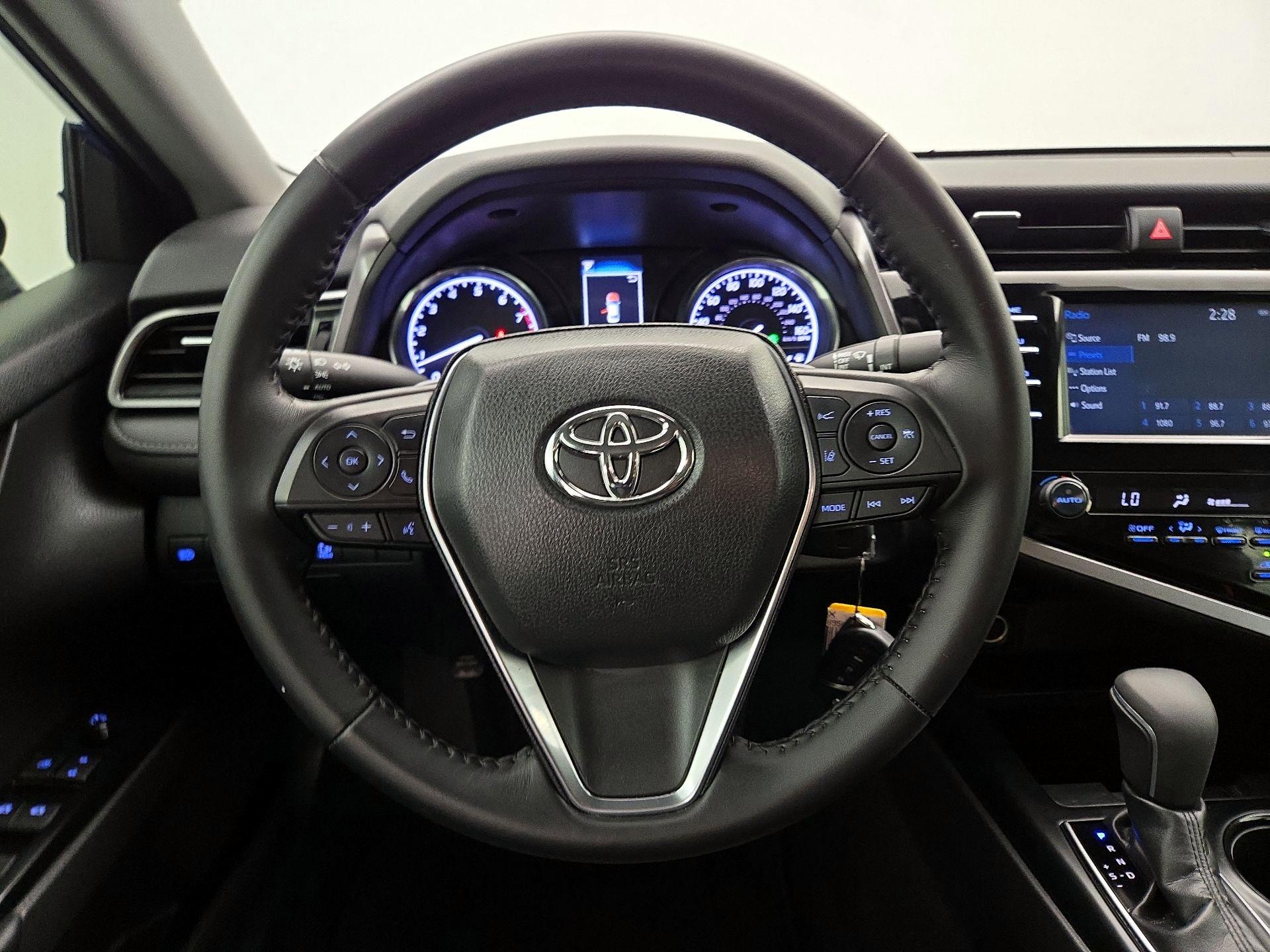 Thumbnail: 2019 Toyota Camry - 10