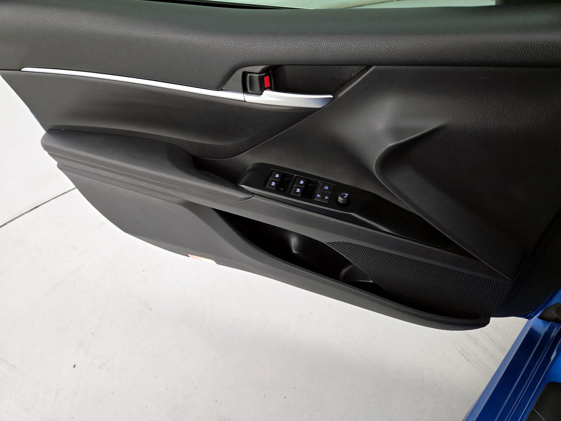 Thumbnail: 2019 Toyota Camry - 12