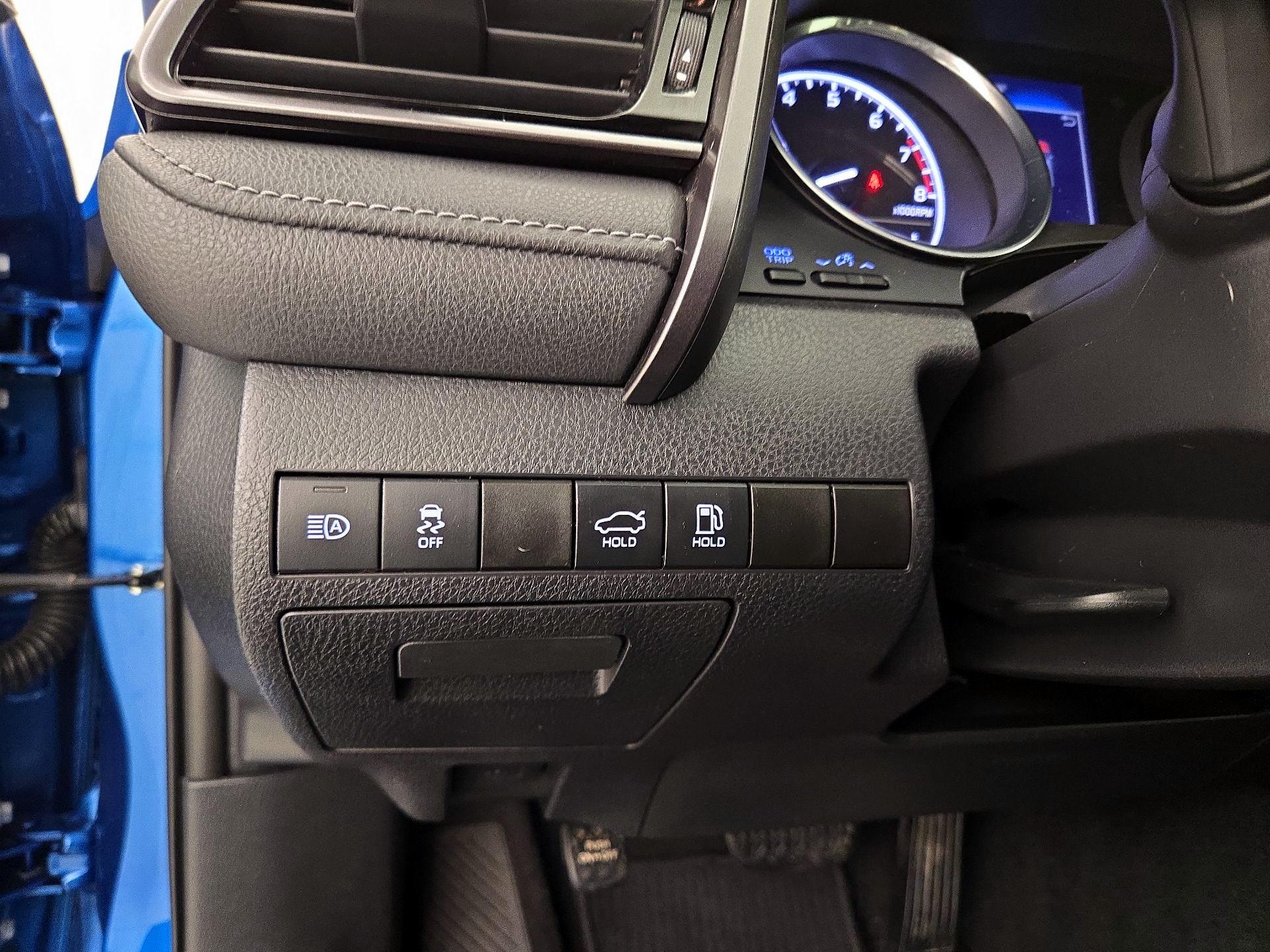 Thumbnail: 2019 Toyota Camry - 13