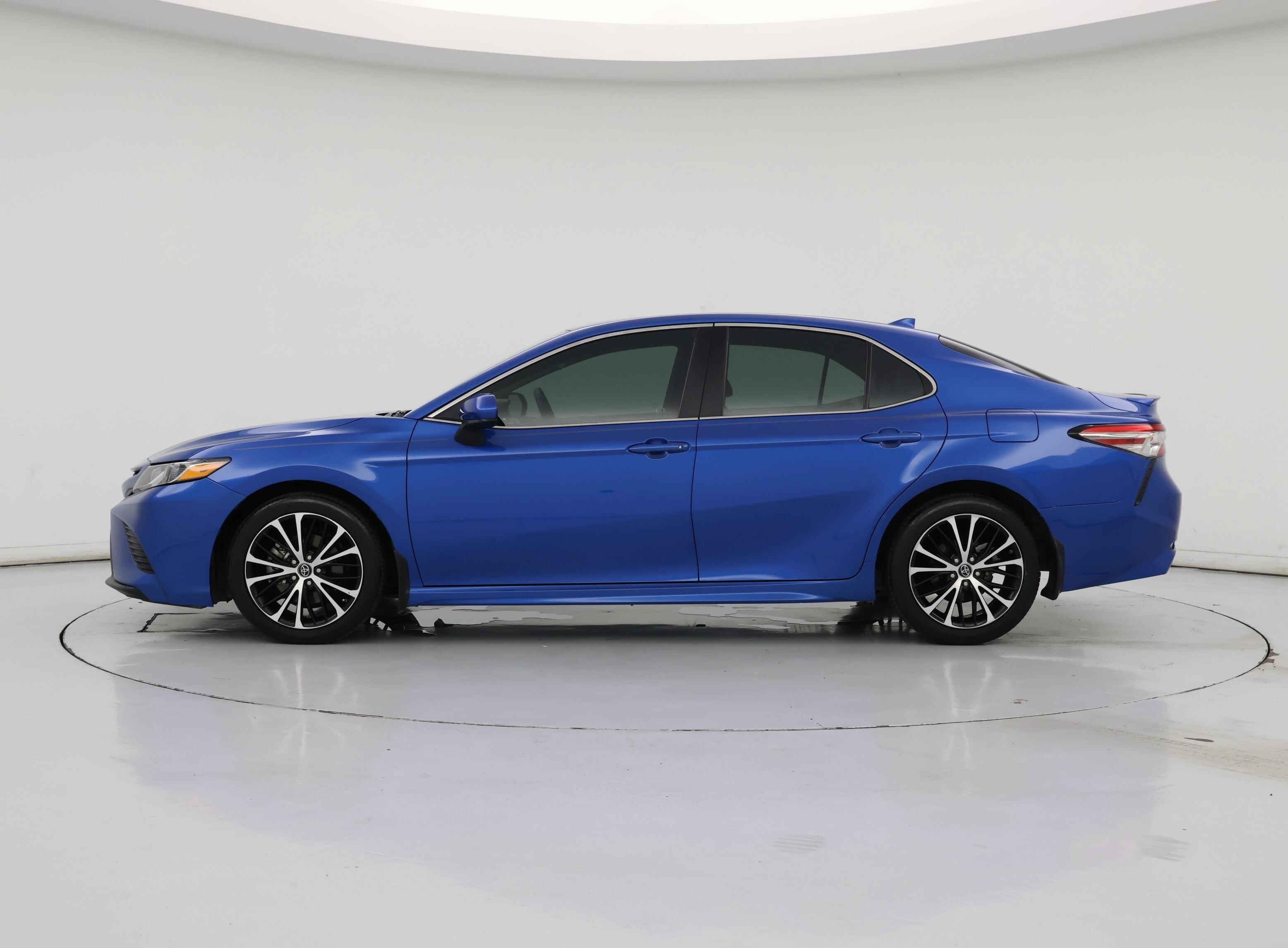 Thumbnail: 2019 Toyota Camry - 3