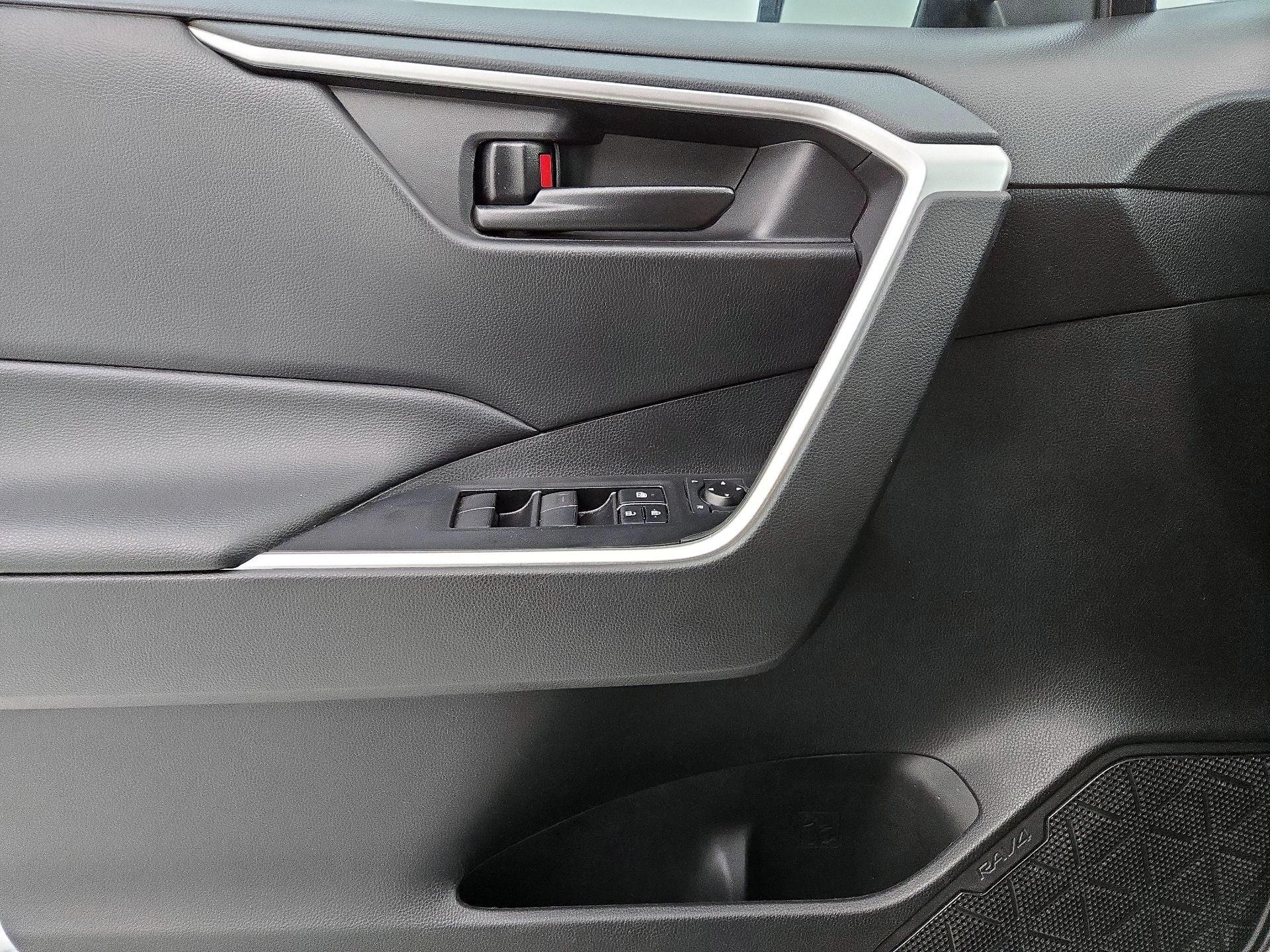 Thumbnail: 2021 Toyota RAV4 - 12