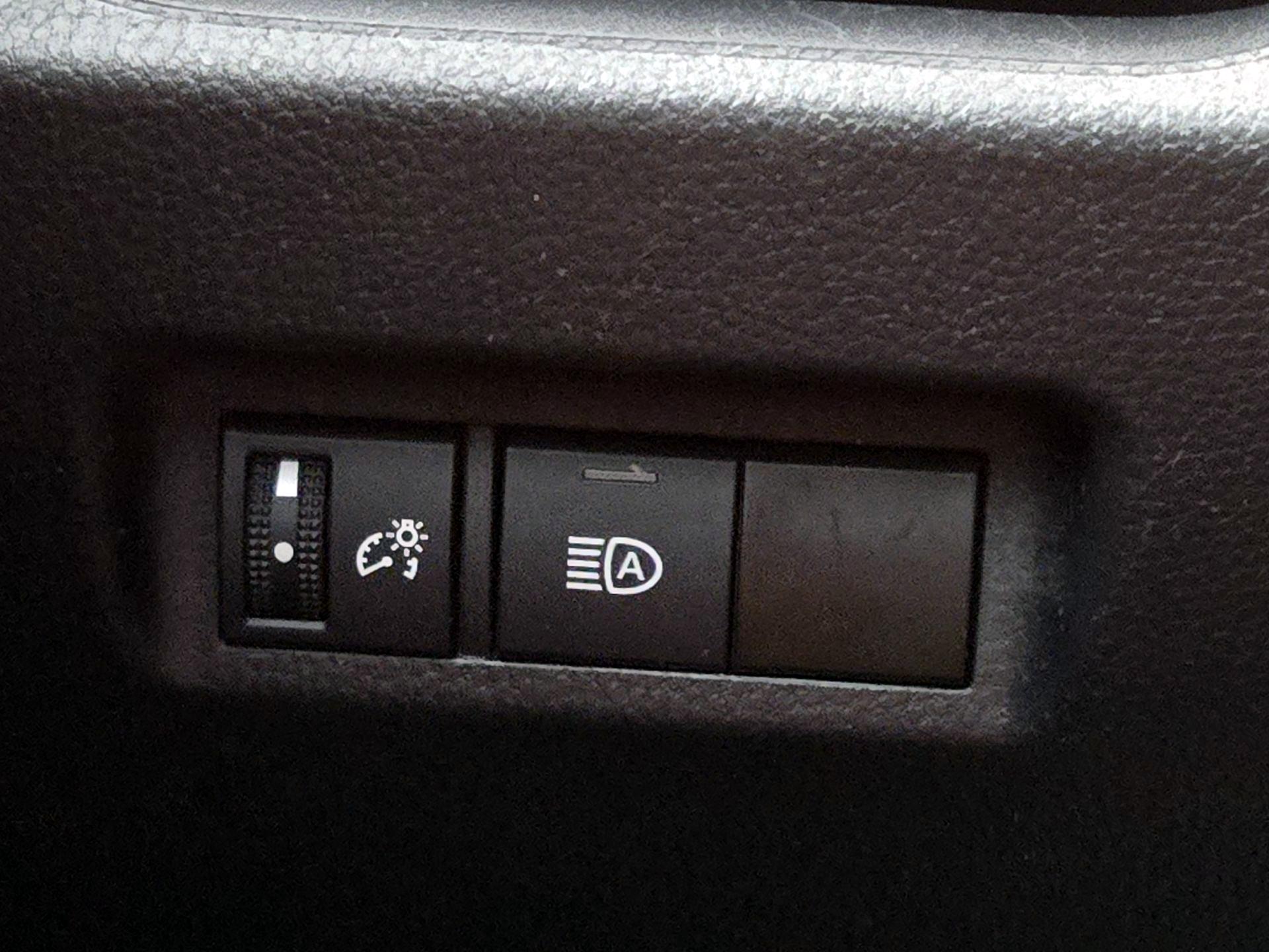Thumbnail: 2021 Toyota RAV4 - 13