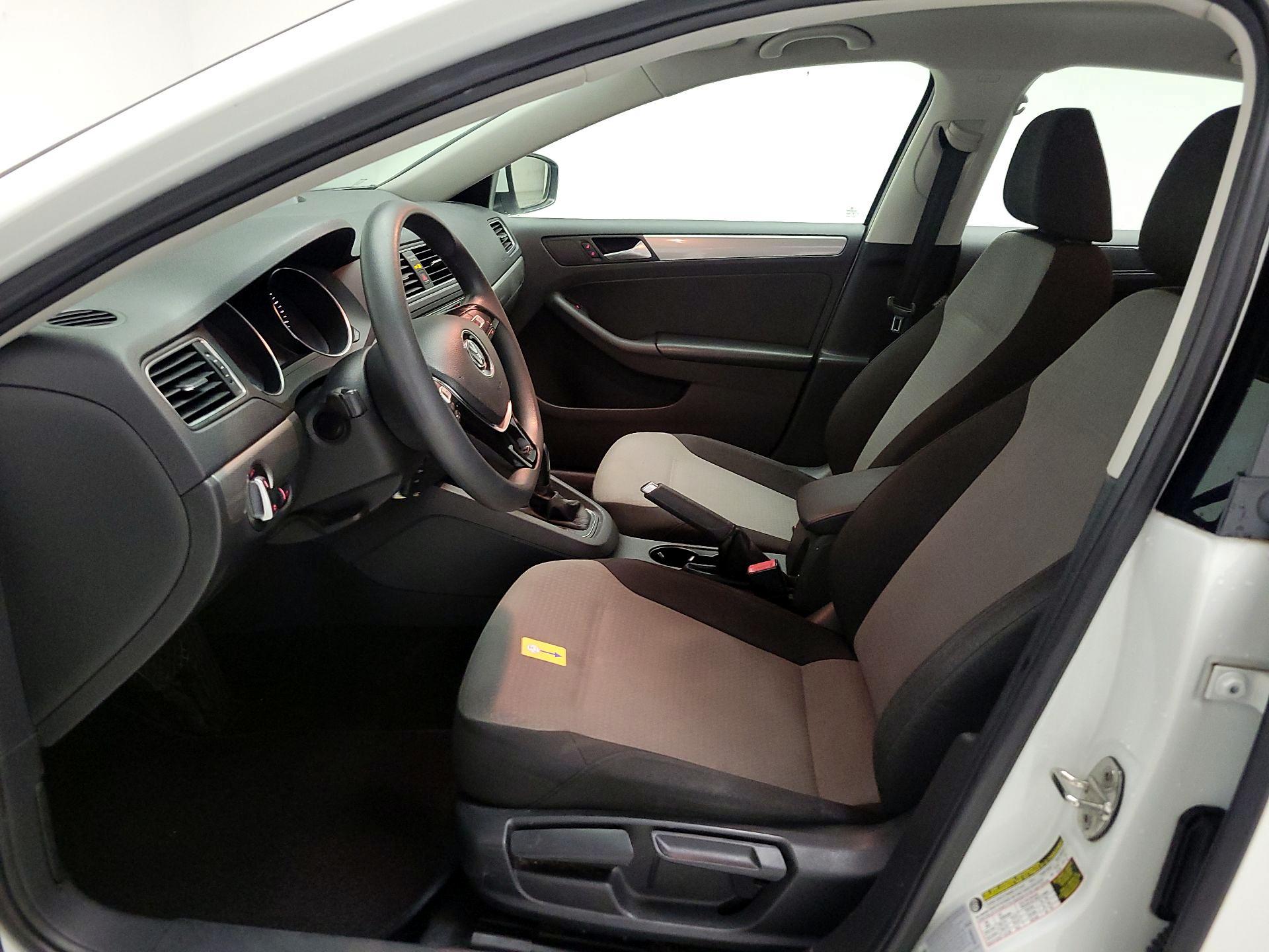 Thumbnail: 2017 Volkswagen Jetta - 11