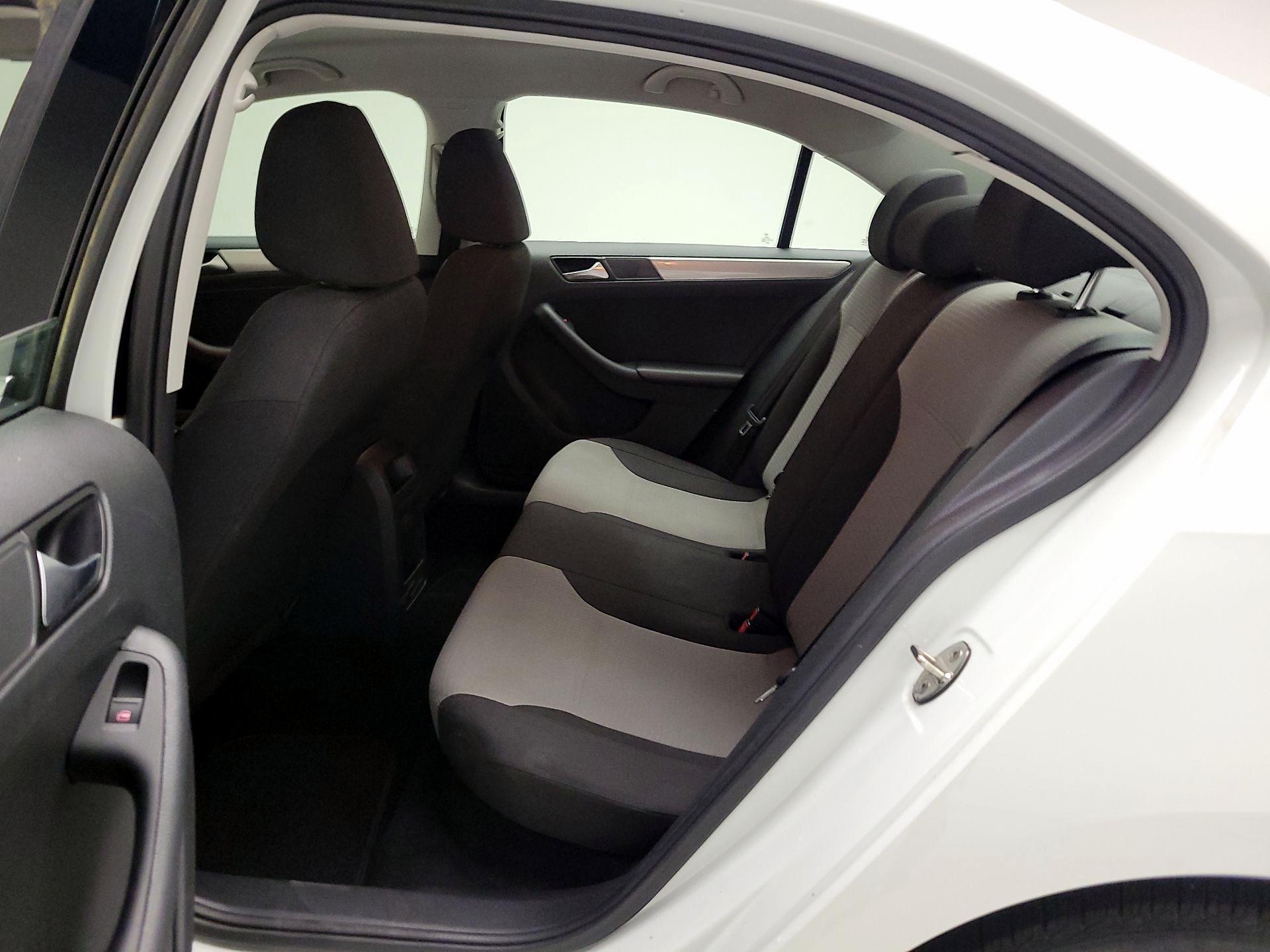 Thumbnail: 2017 Volkswagen Jetta - 18