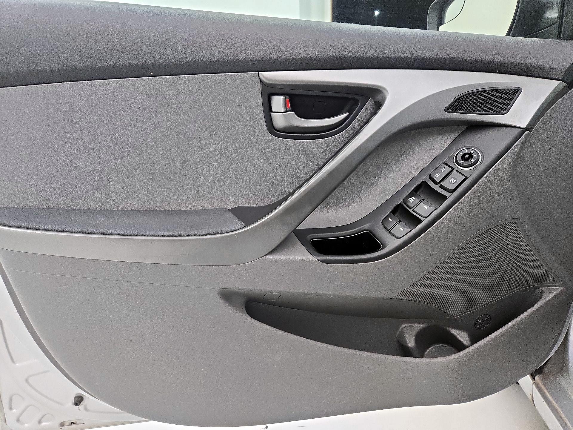 Thumbnail: 2015 Hyundai Elantra - 12
