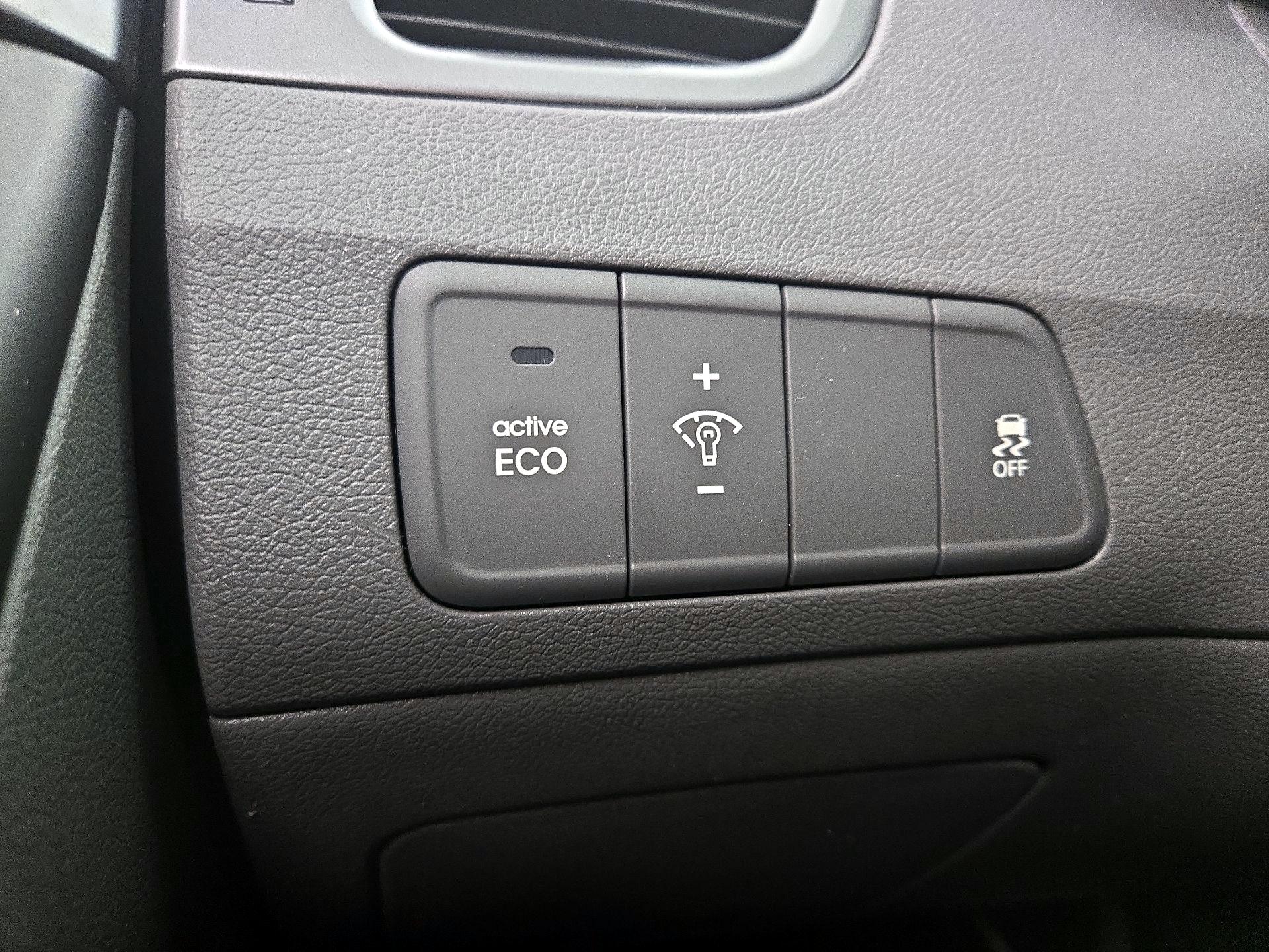 Thumbnail: 2015 Hyundai Elantra - 13
