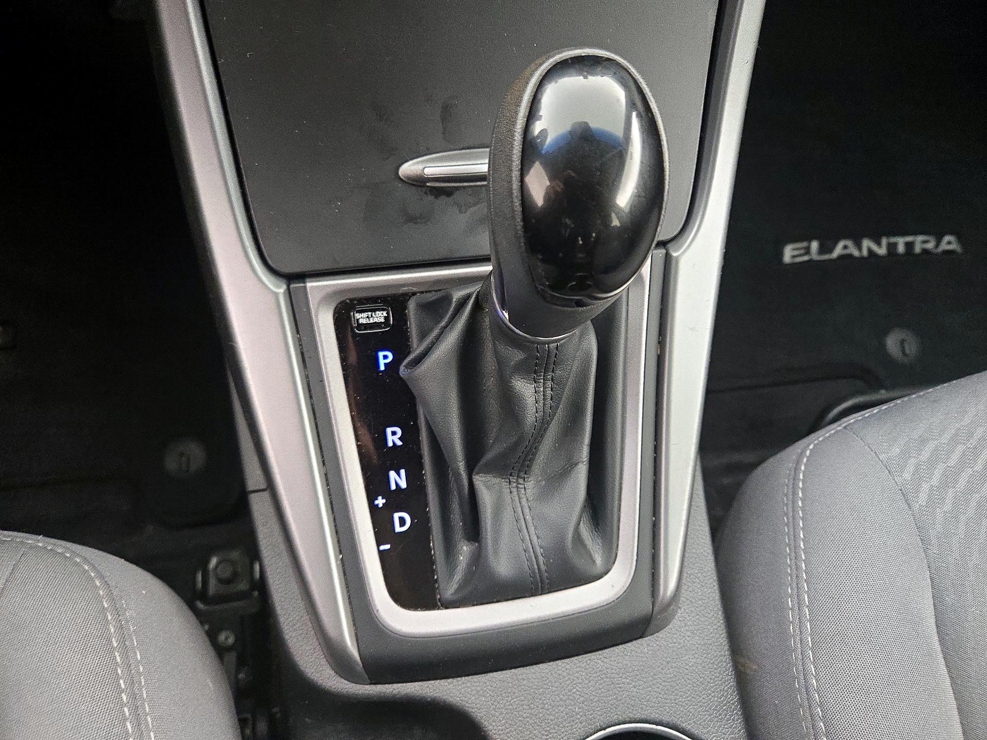 Thumbnail: 2015 Hyundai Elantra - 16