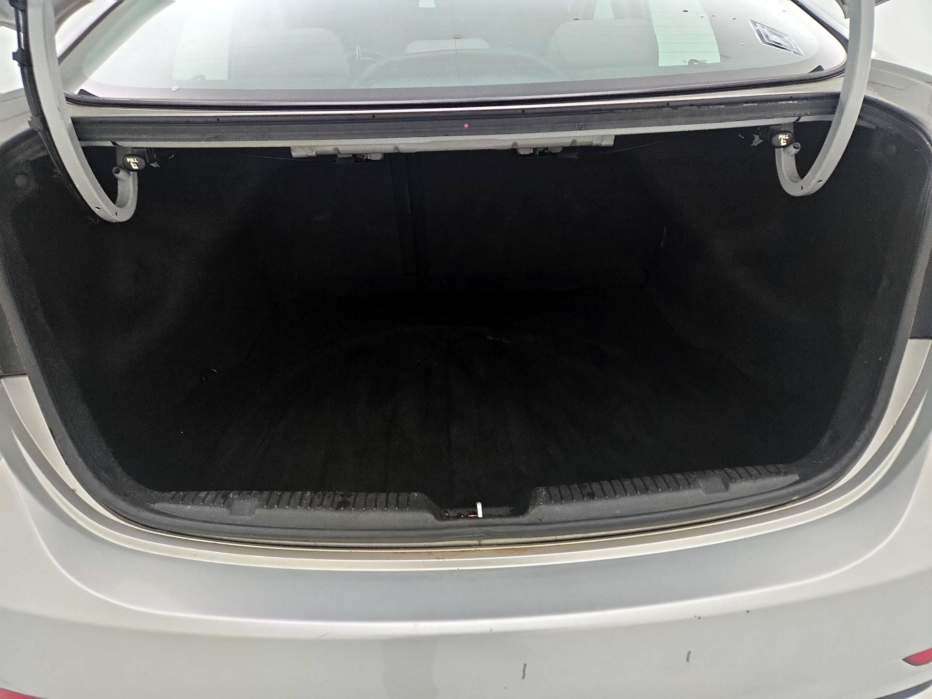 Thumbnail: 2015 Hyundai Elantra - 19