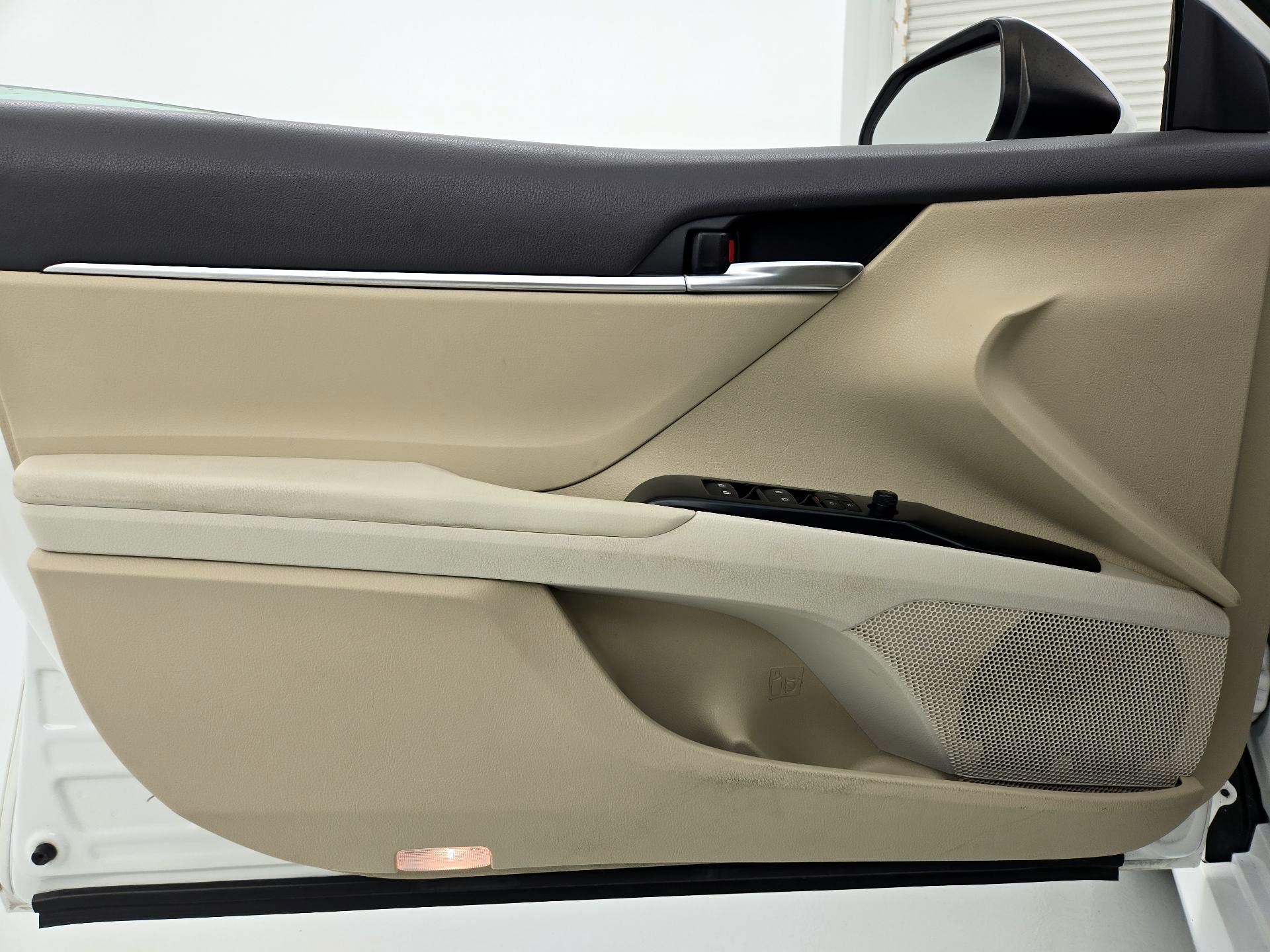 Thumbnail: 2019 Toyota Camry - 12
