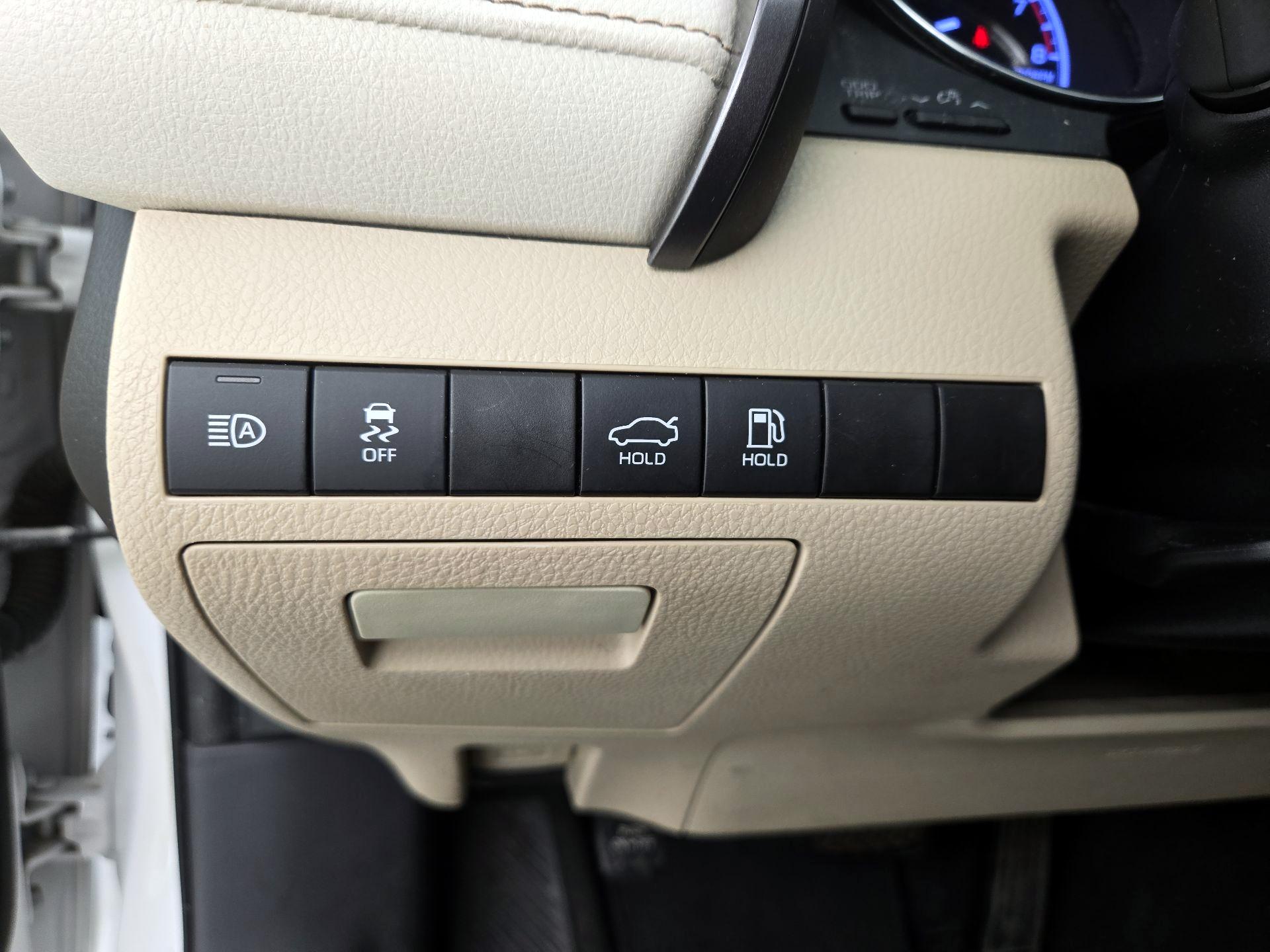 Thumbnail: 2019 Toyota Camry - 13