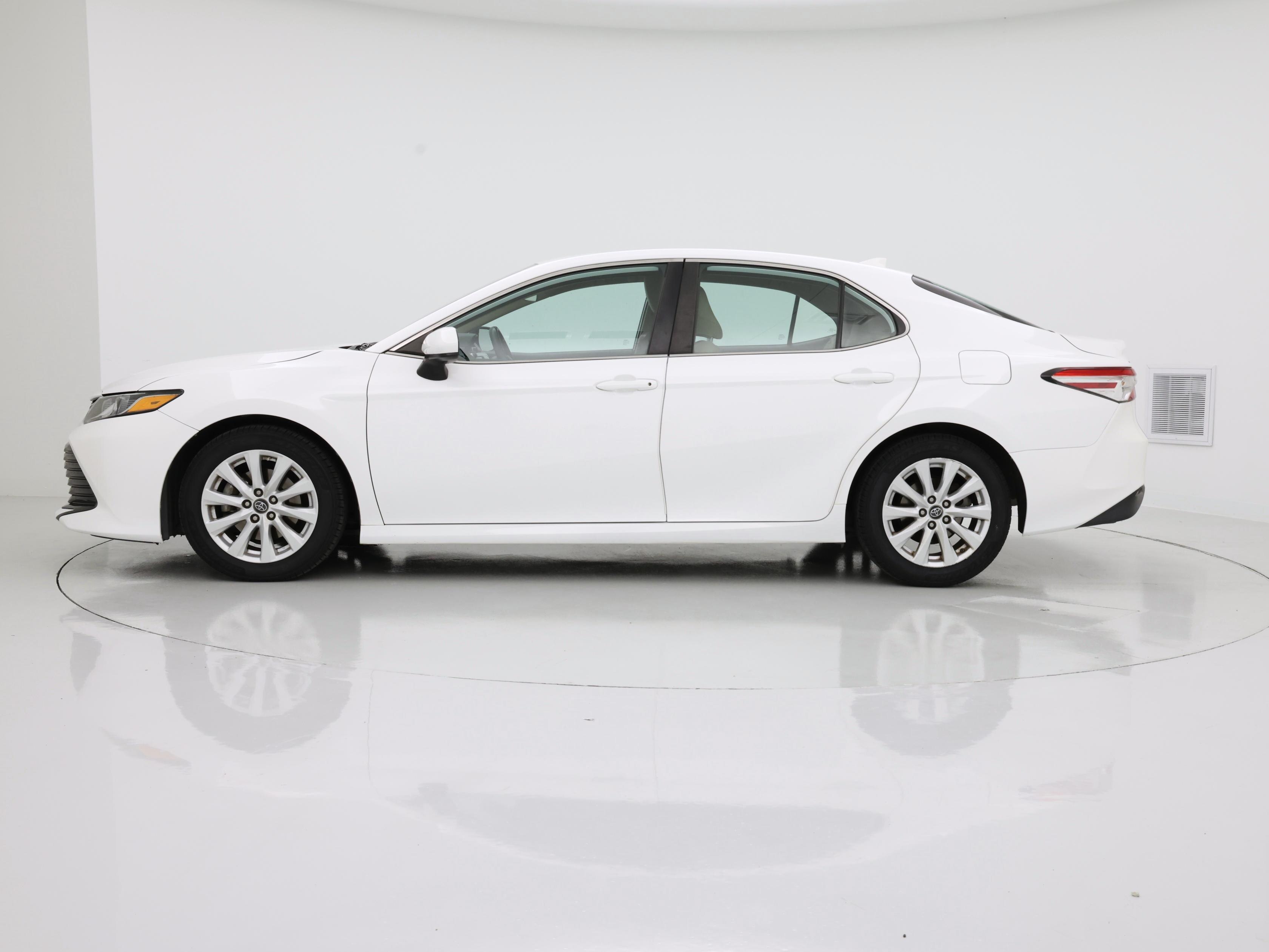 Thumbnail: 2019 Toyota Camry - 3