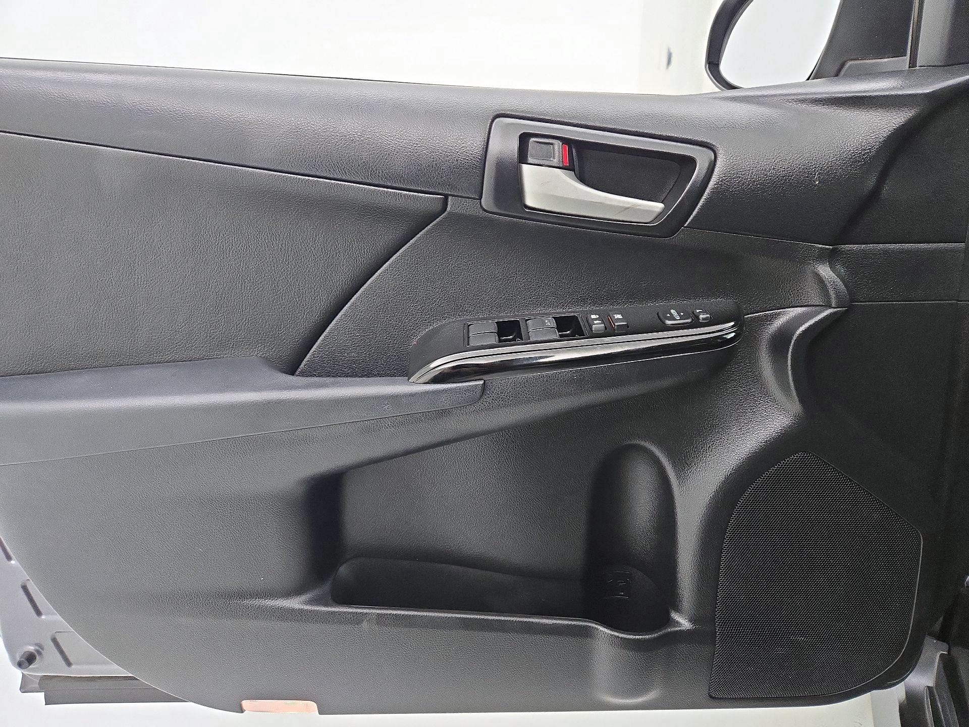 Thumbnail: 2014 Toyota Camry - 12