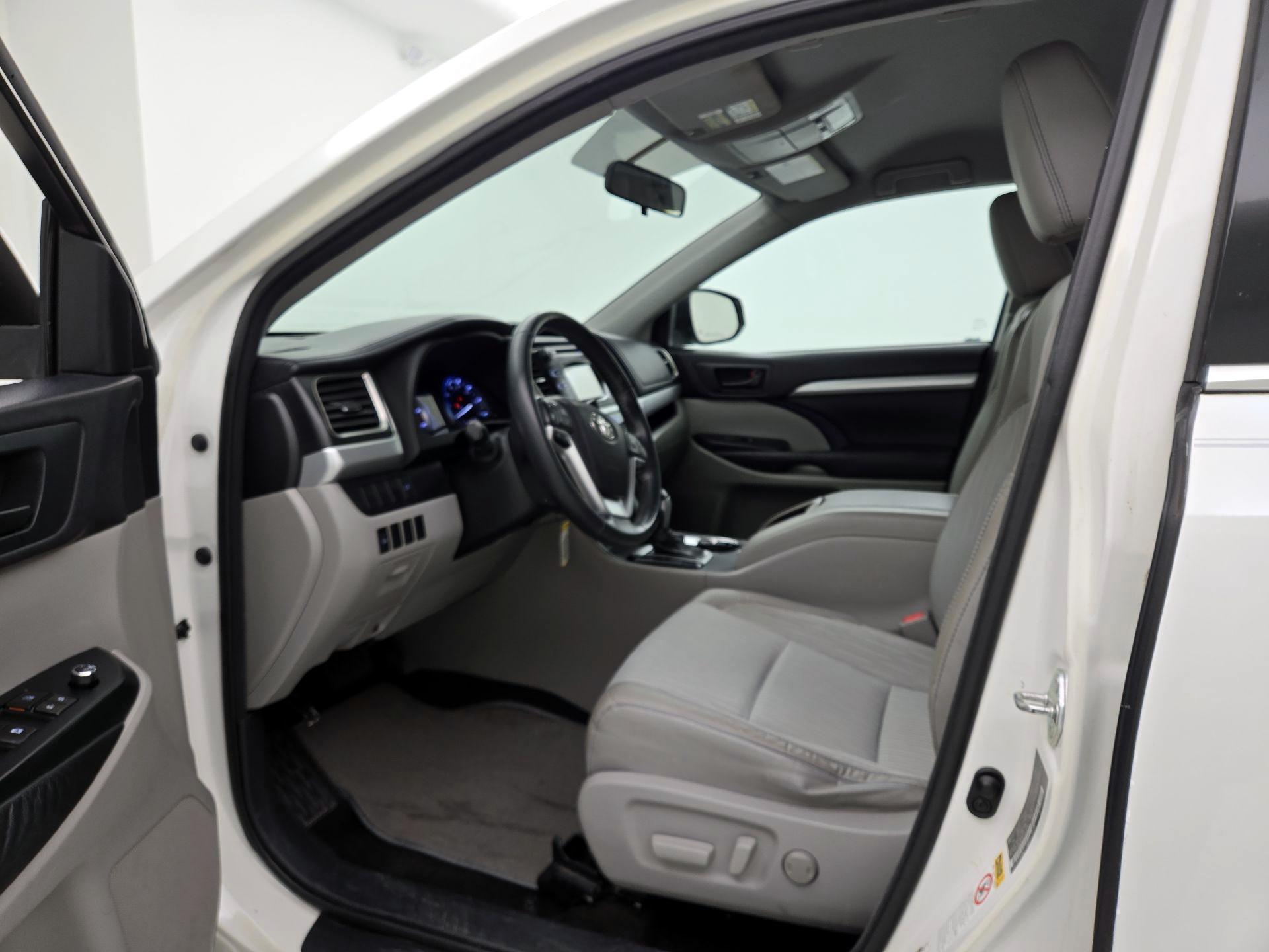 Thumbnail: 2015 Toyota Highlander - 11