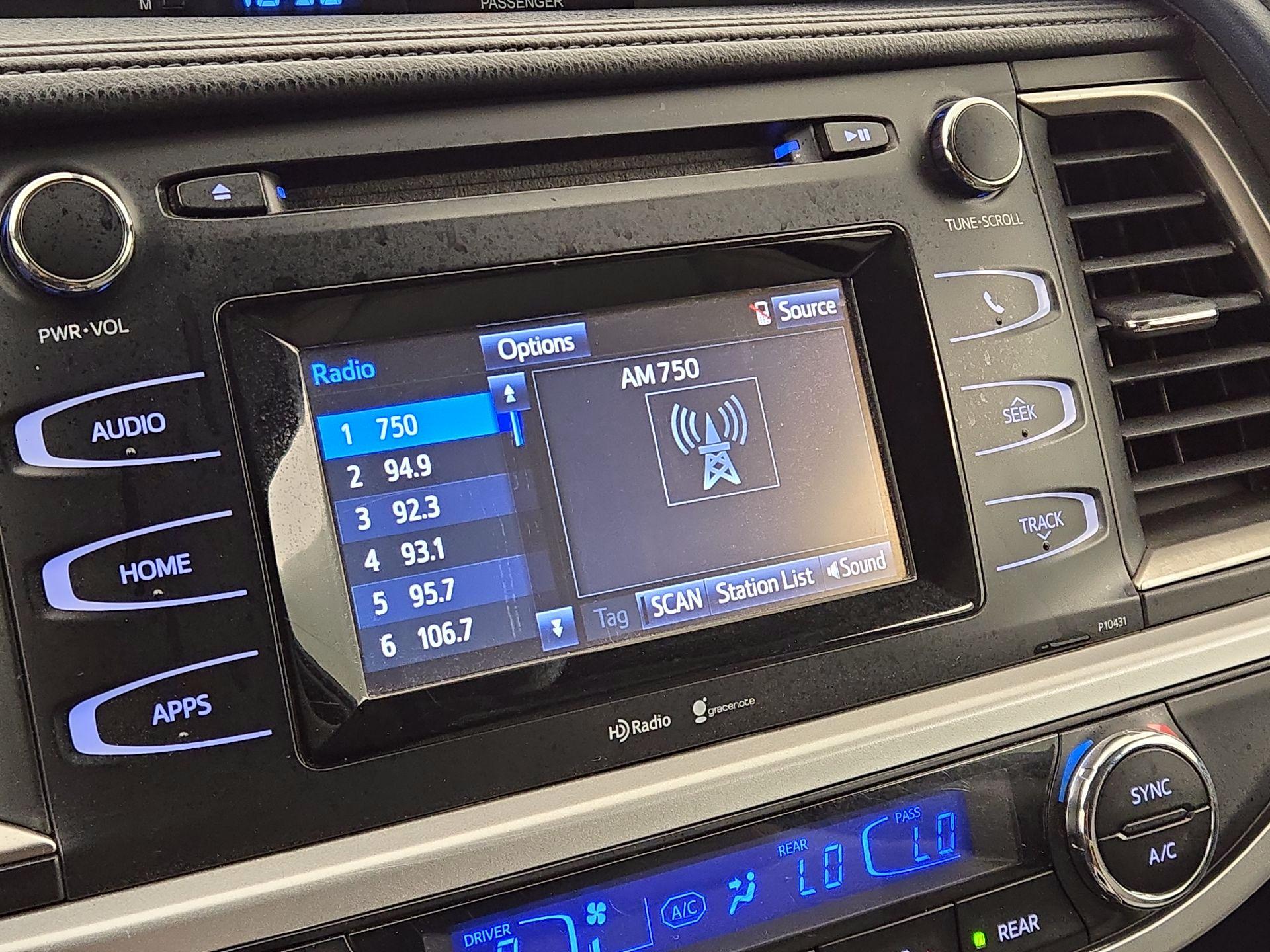 Thumbnail: 2015 Toyota Highlander - 15