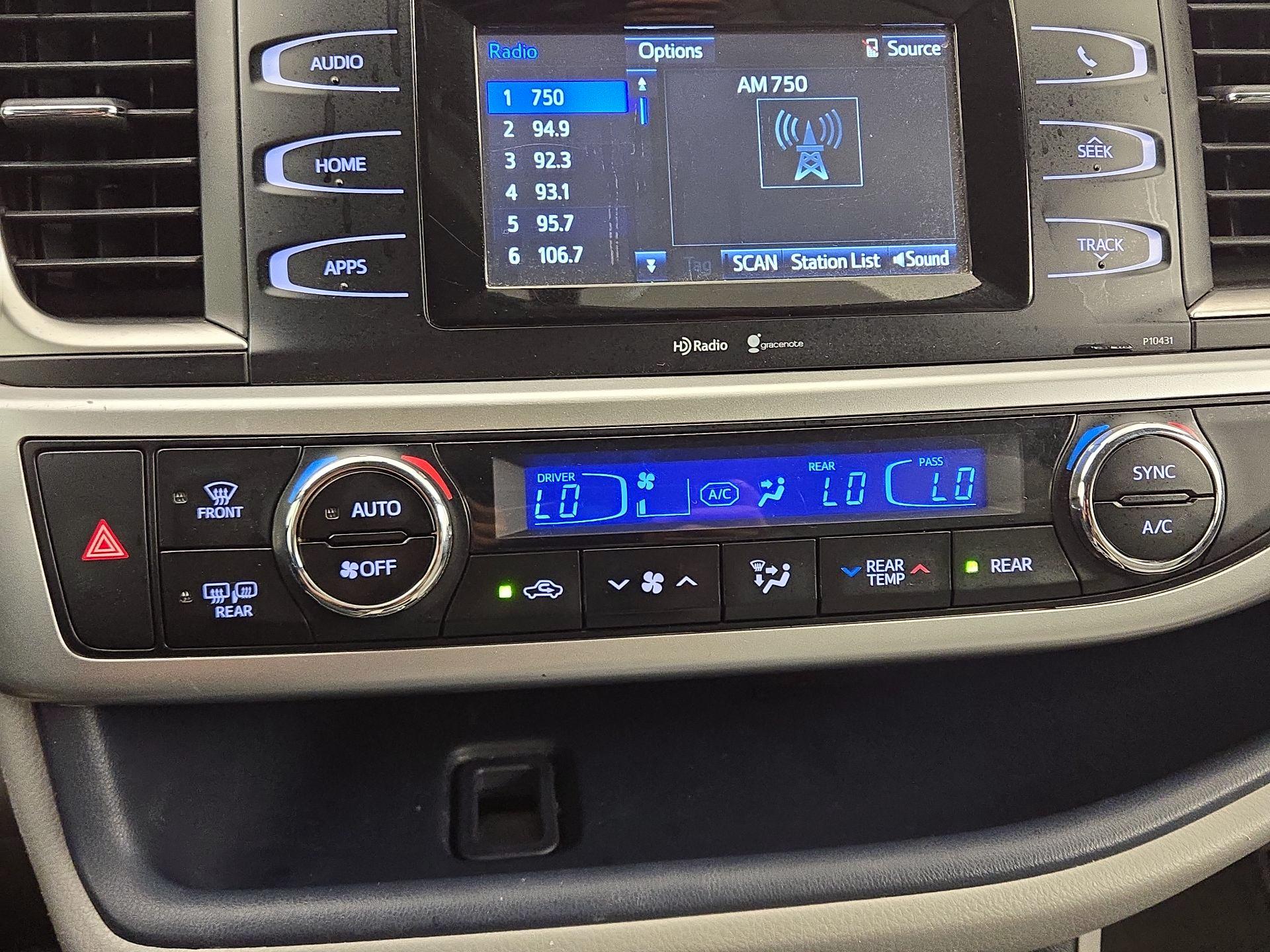 Thumbnail: 2015 Toyota Highlander - 16