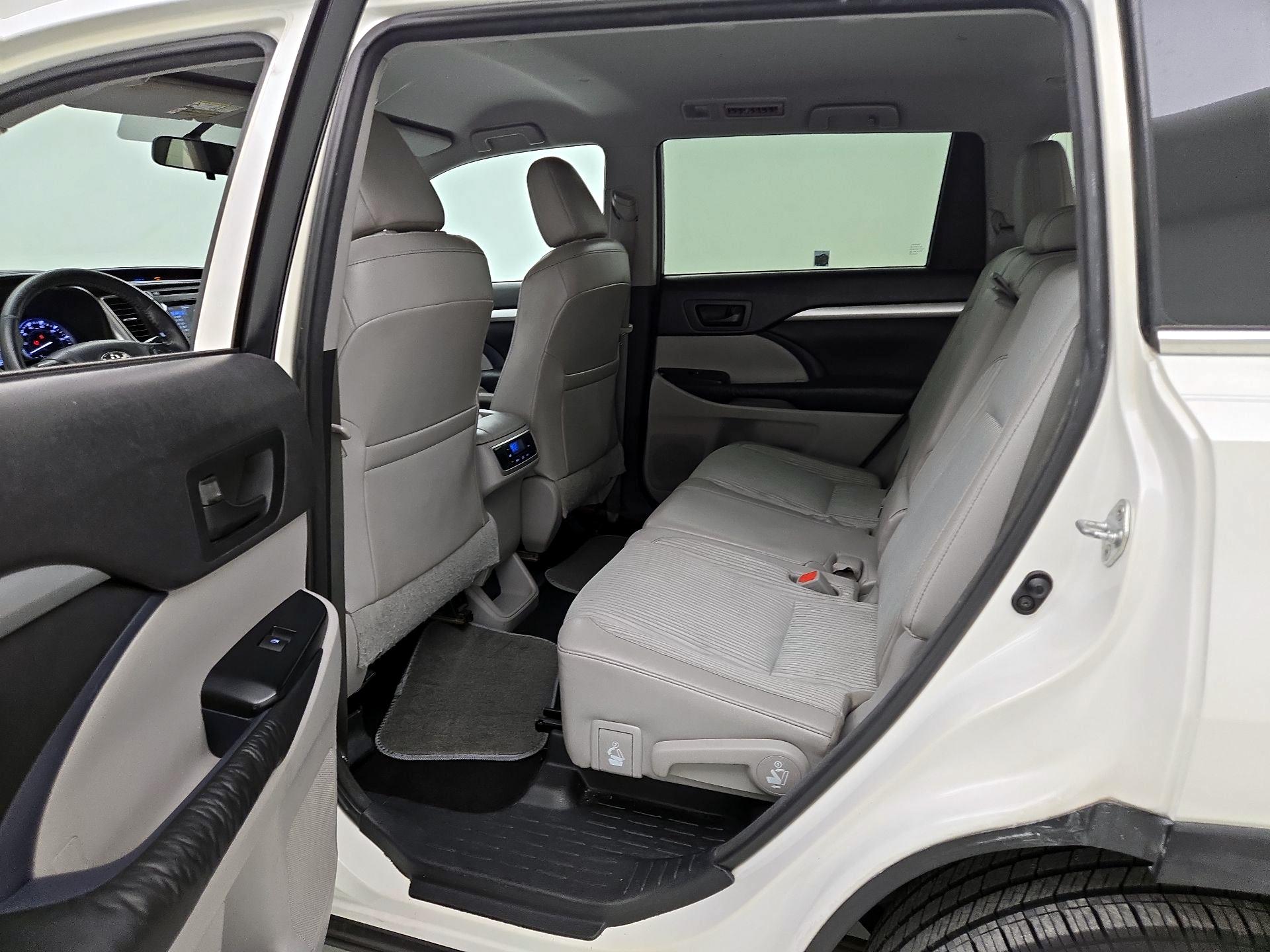 Thumbnail: 2015 Toyota Highlander - 19