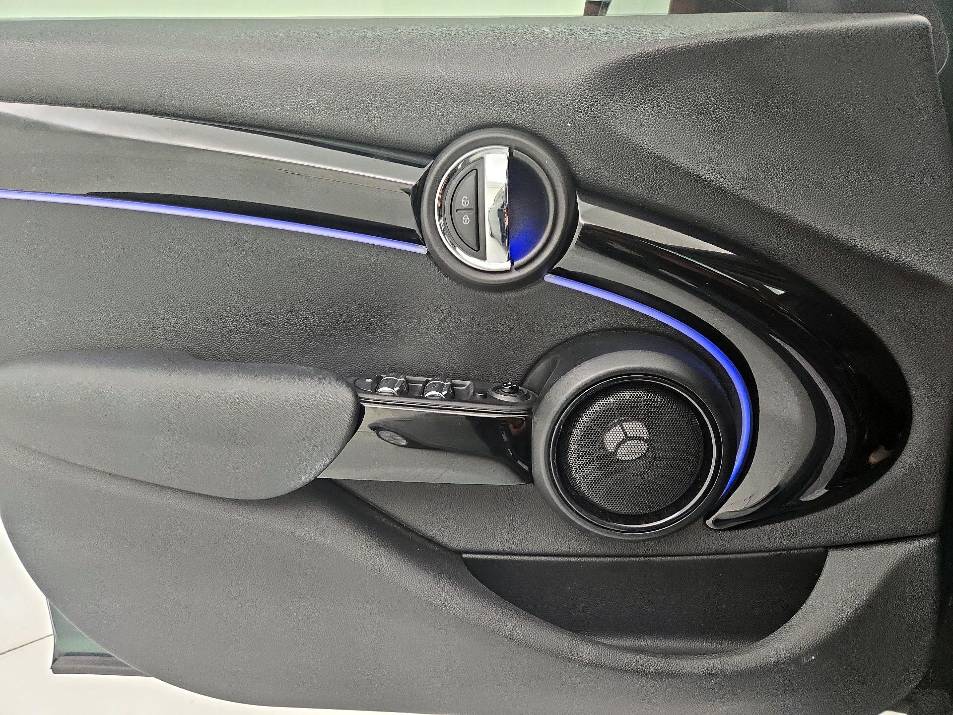 Thumbnail: 2016 MINI Cooper Hardtop - 12