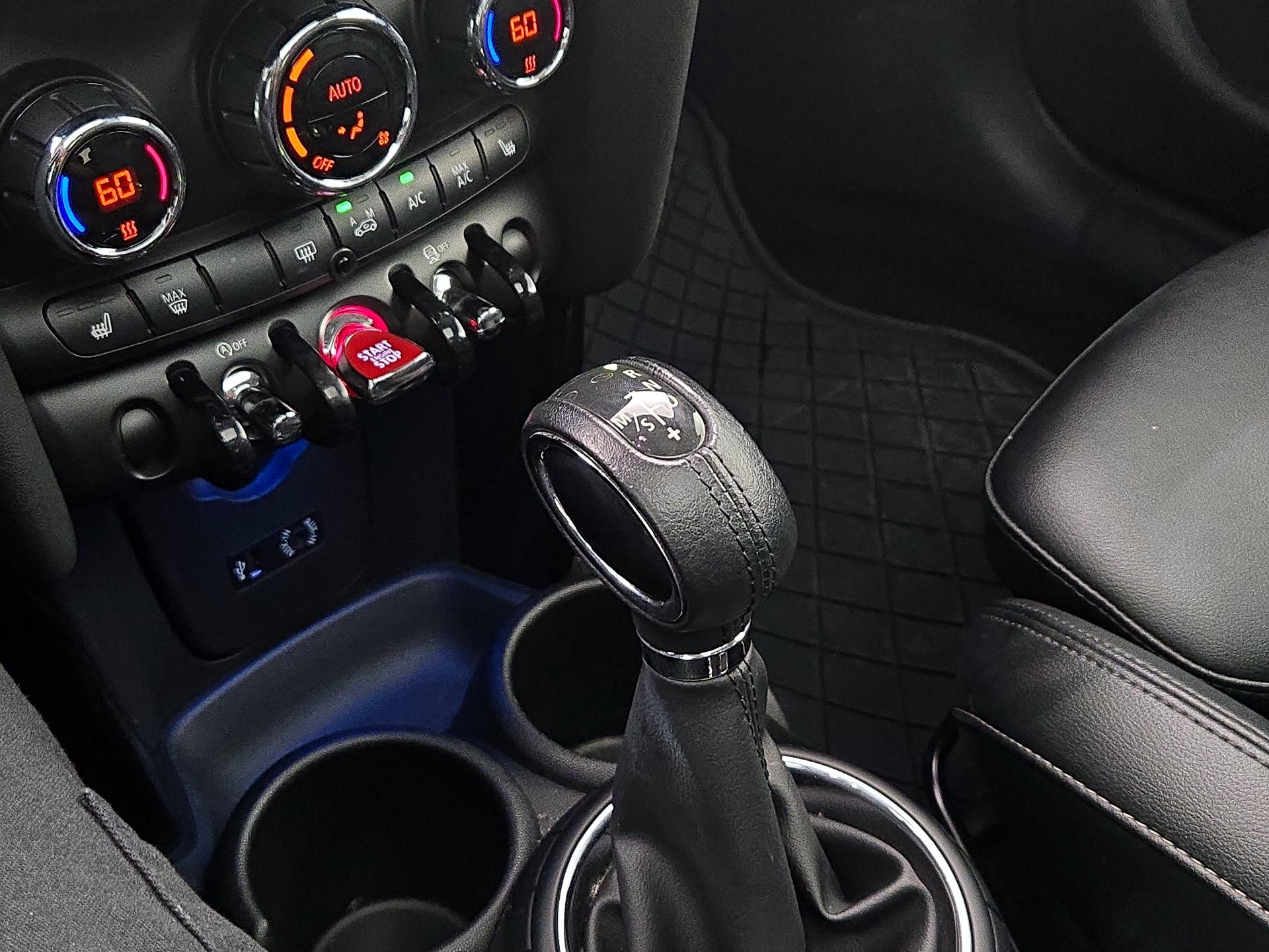 Thumbnail: 2016 MINI Cooper Hardtop - 17