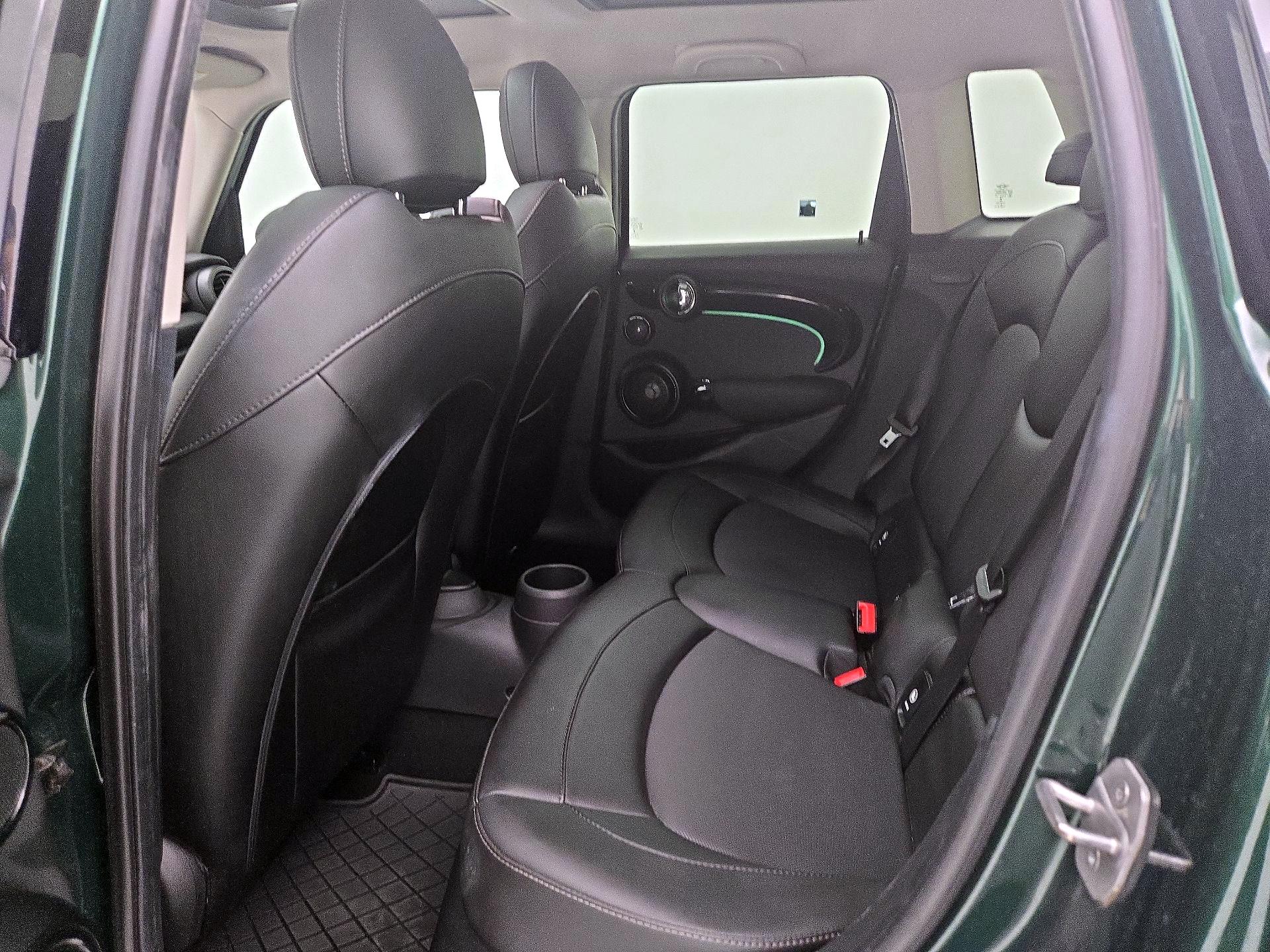 Thumbnail: 2016 MINI Cooper Hardtop - 20