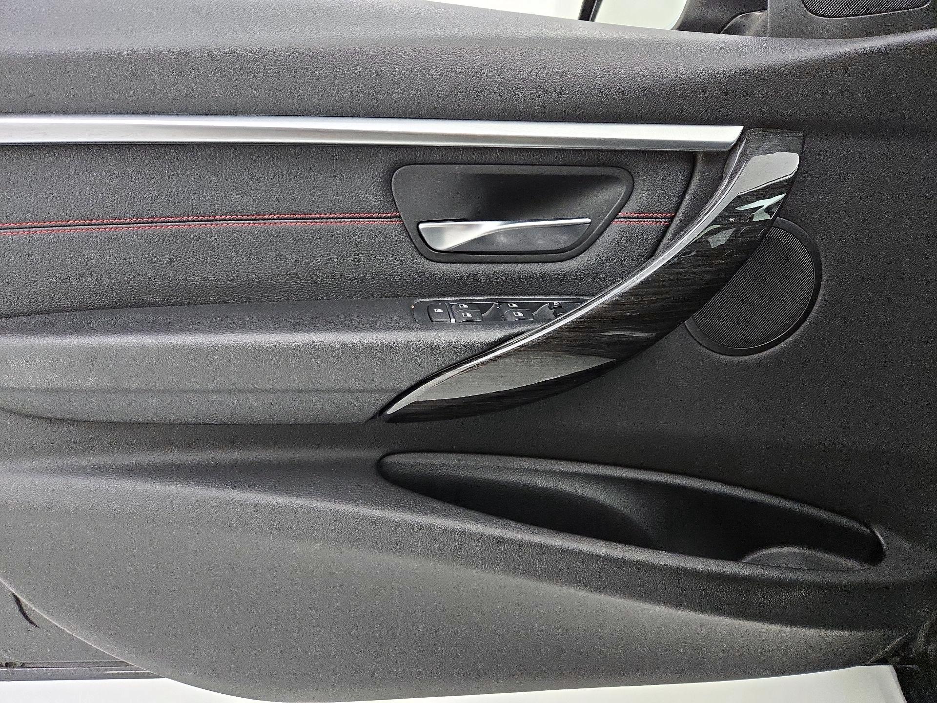 Thumbnail: 2018 BMW 3 Series - 12