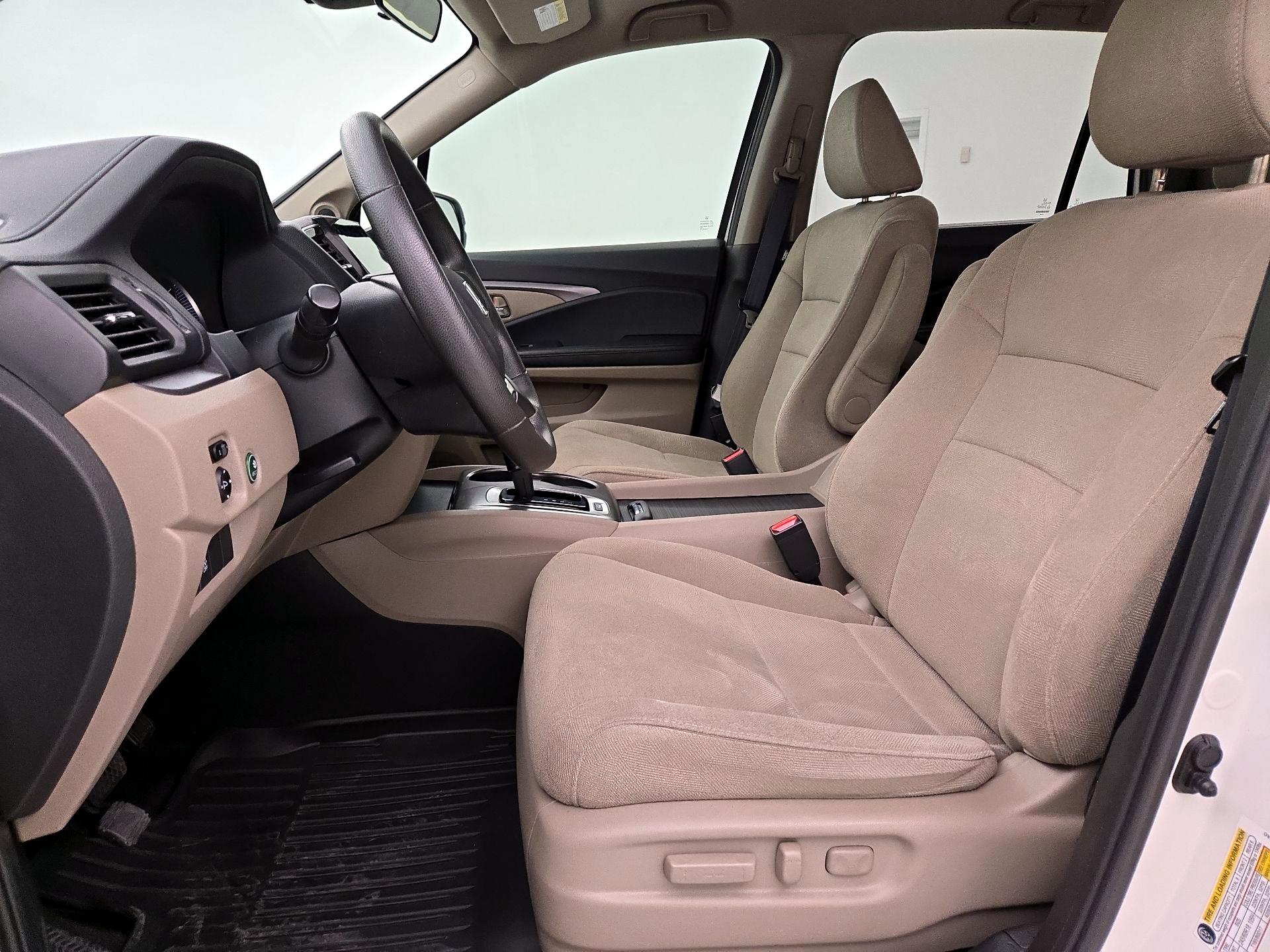 Thumbnail: 2019 Honda Pilot - 11