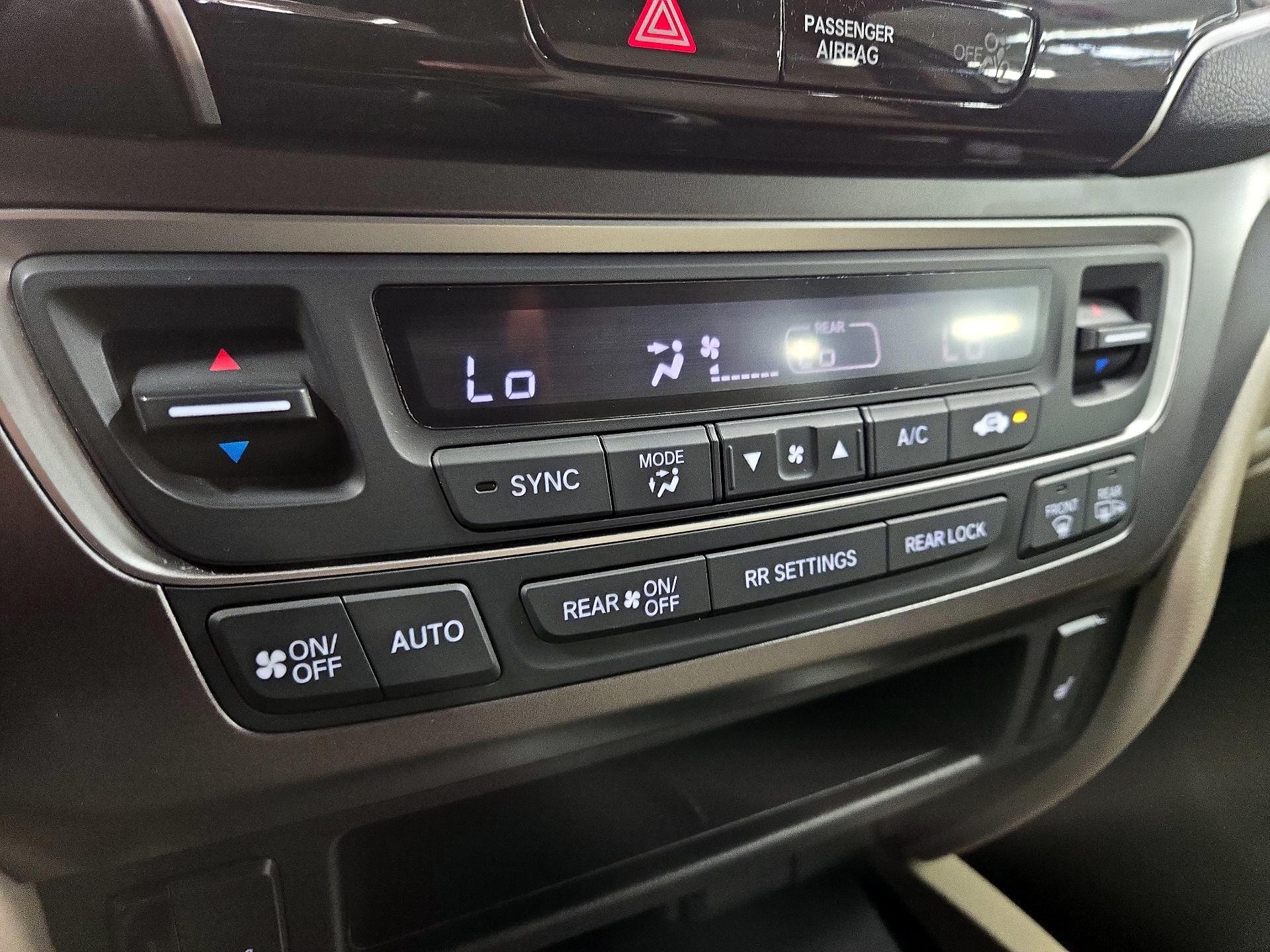 Thumbnail: 2019 Honda Pilot - 16