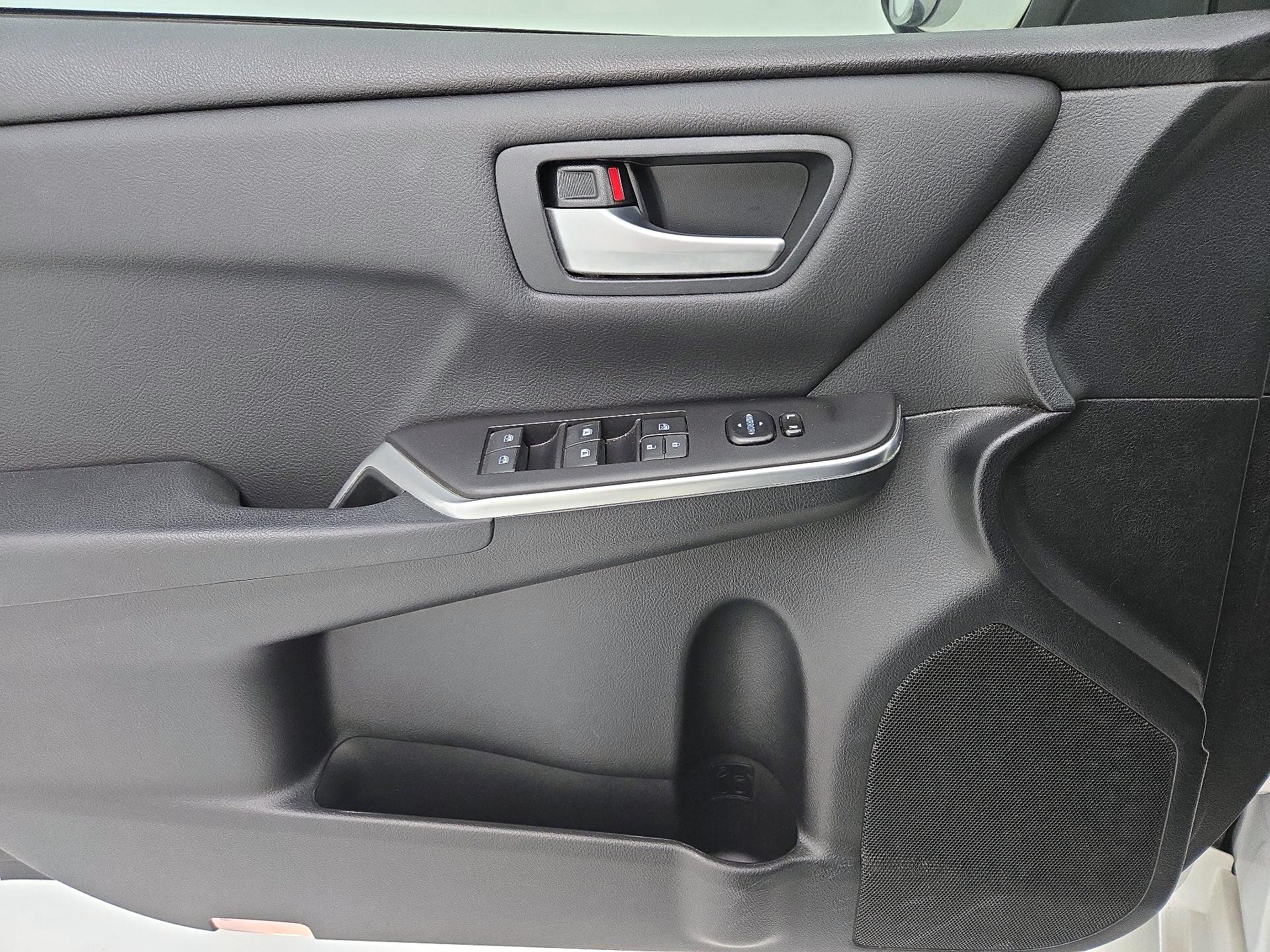 Thumbnail: 2016 Toyota Camry - 12