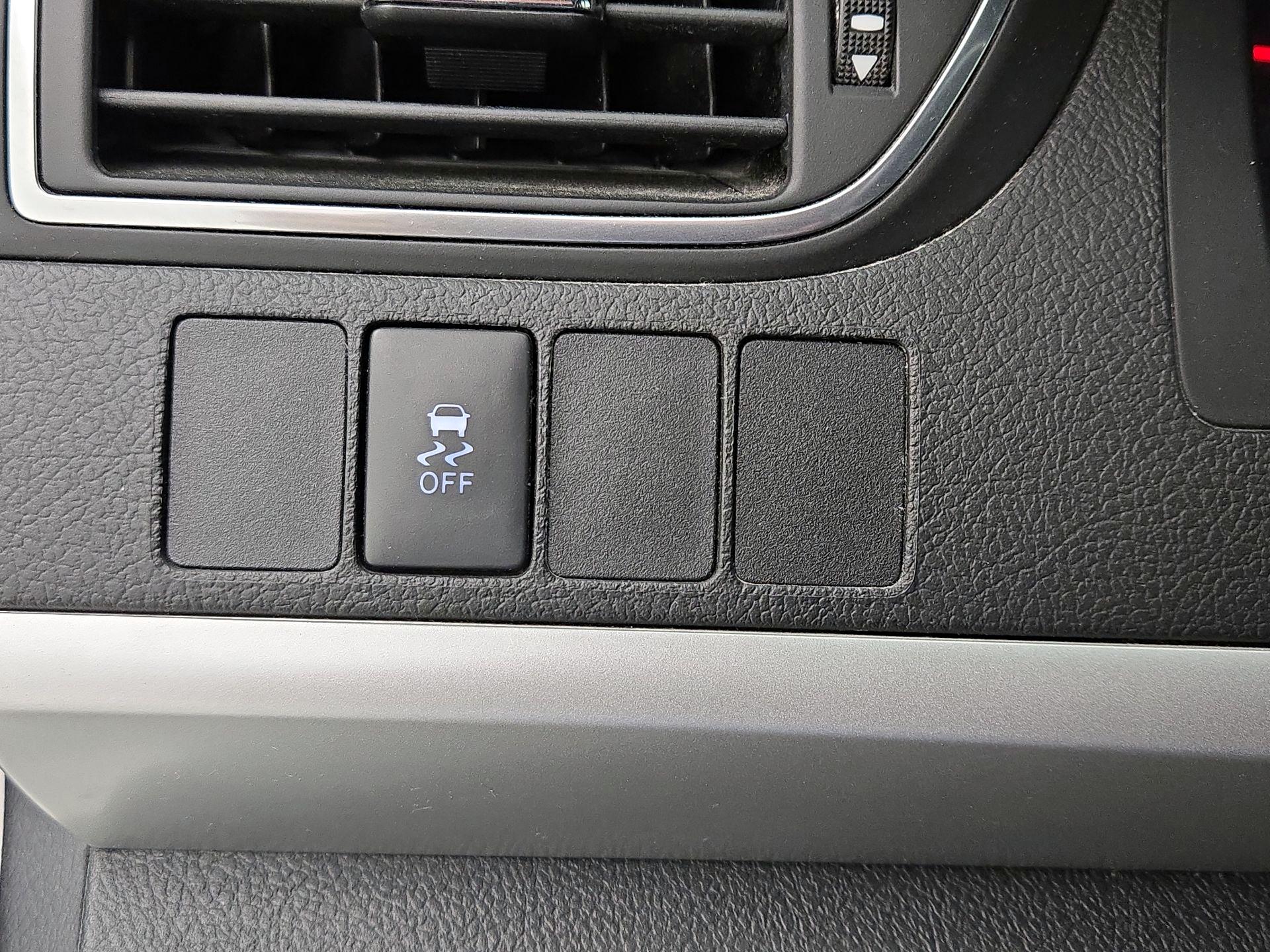 Thumbnail: 2016 Toyota Camry - 13
