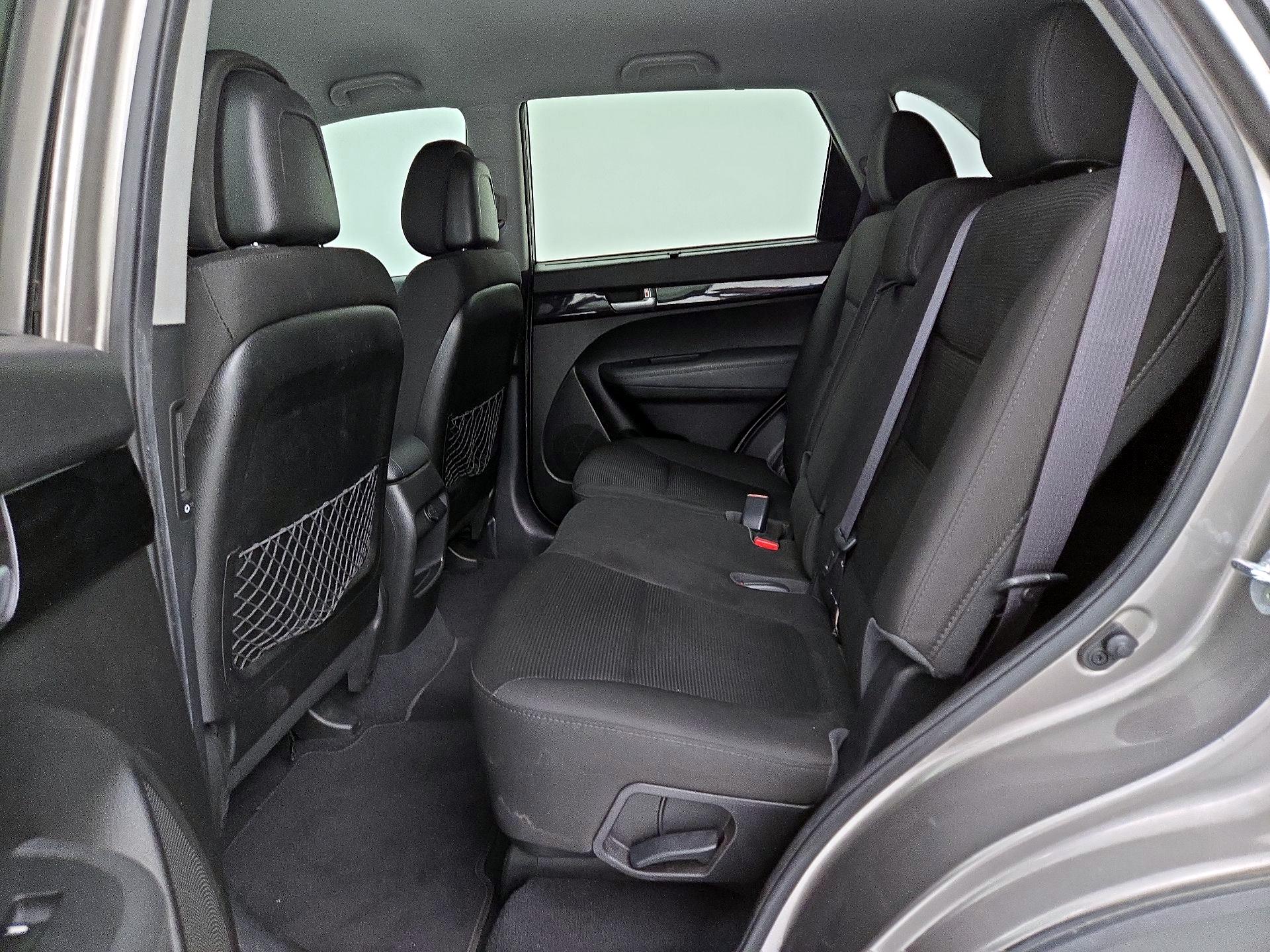 Thumbnail: 2015 Kia Sorento - 19
