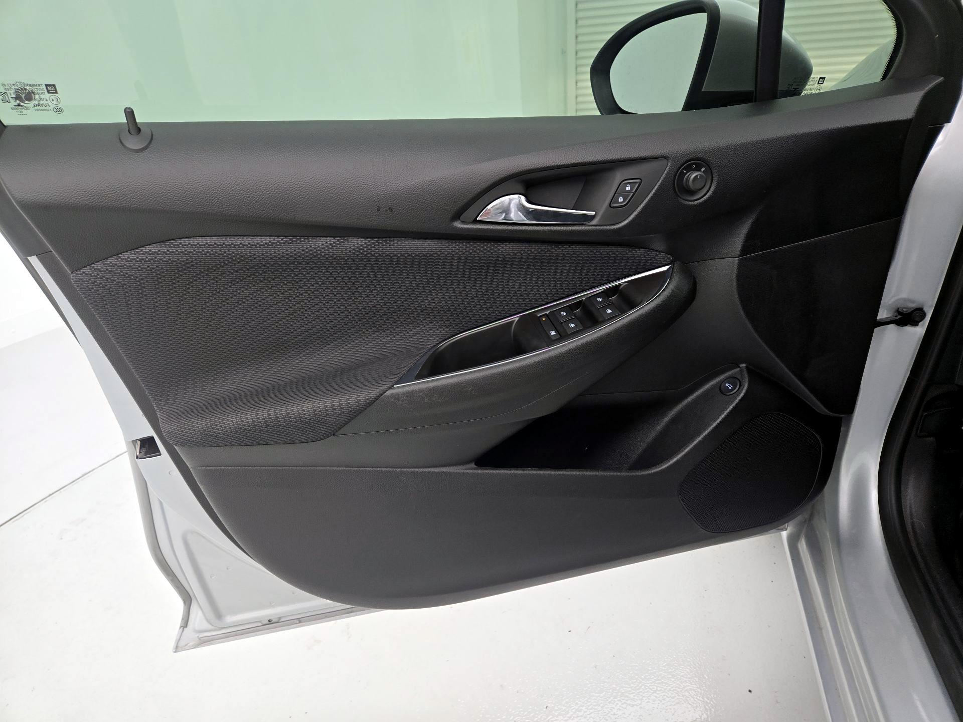 Thumbnail: 2017 Chevrolet Cruze - 12