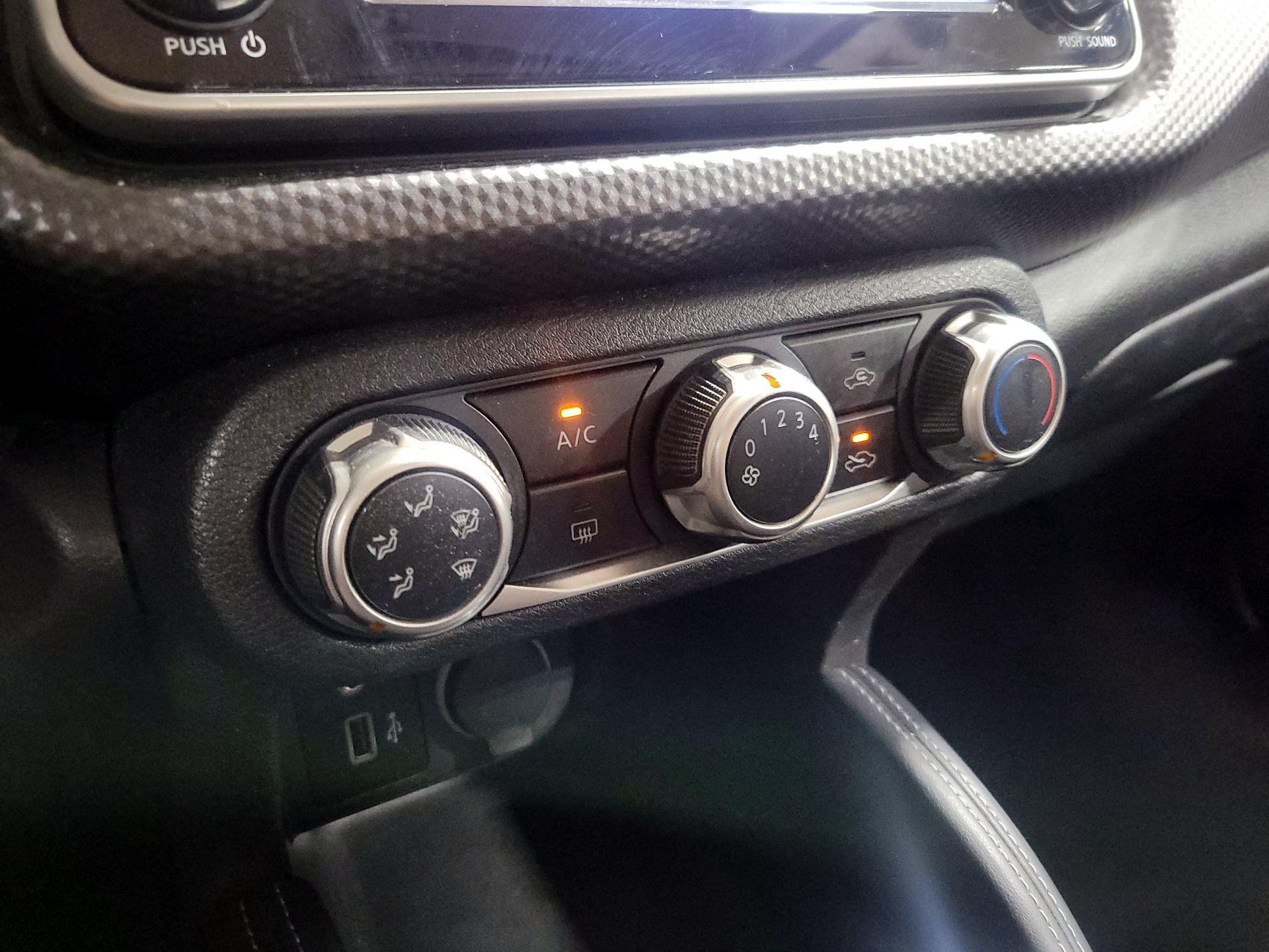 Thumbnail: 2019 Nissan Kicks - 16
