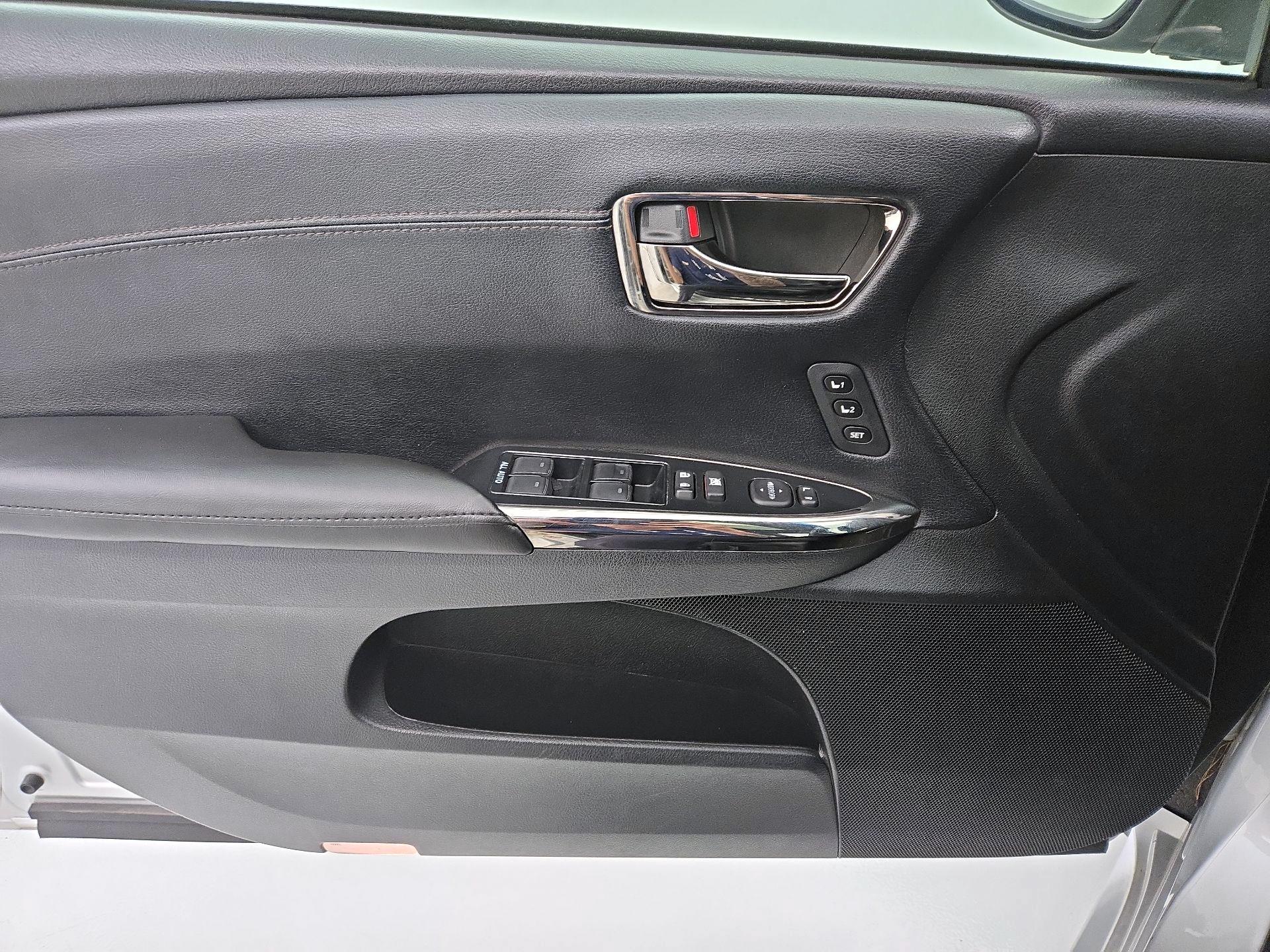 Thumbnail: 2014 Toyota Avalon - 12