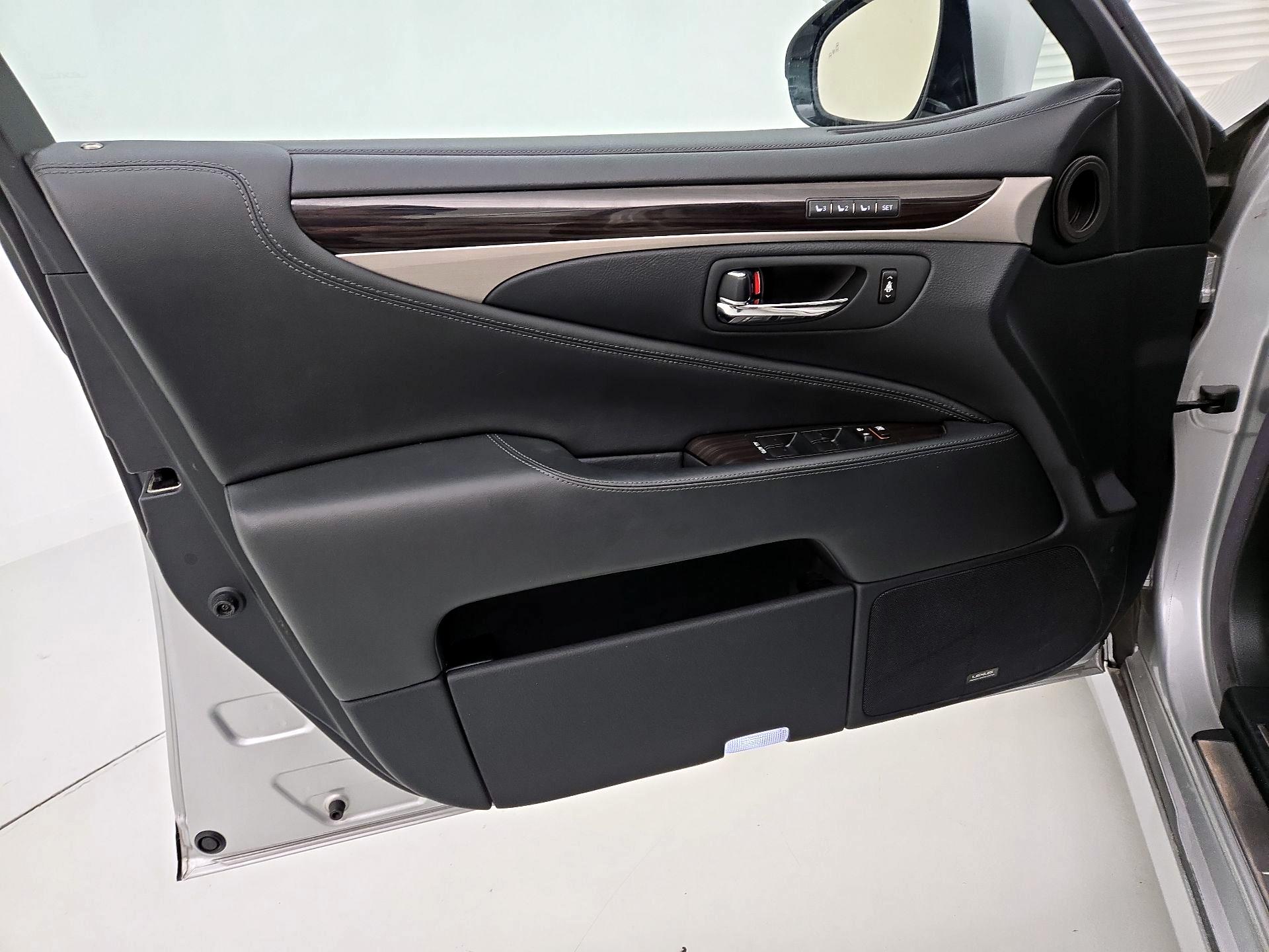 Thumbnail: 2013 Lexus LS - 12