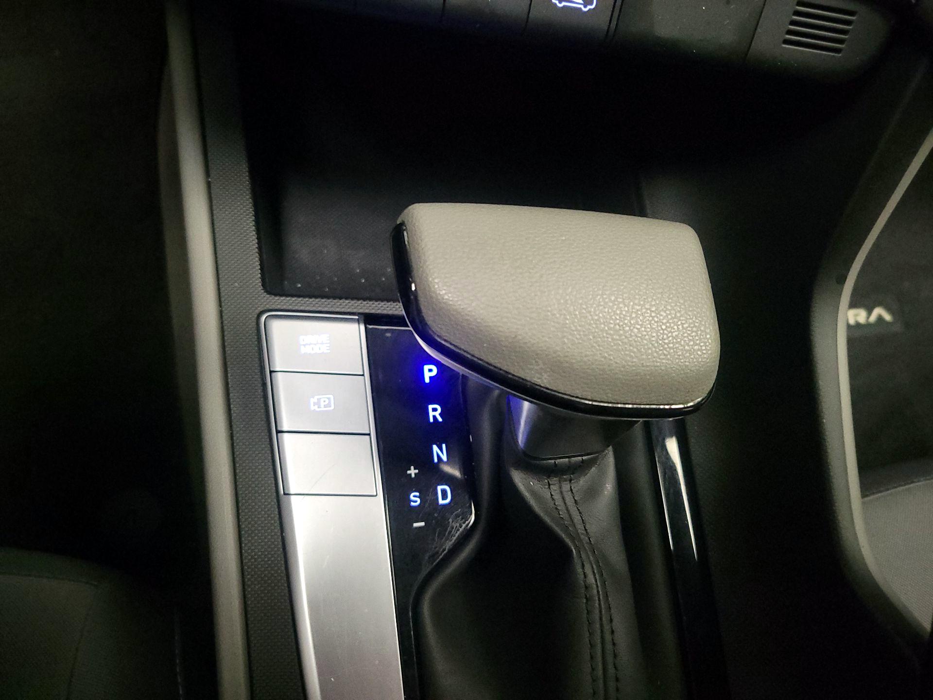 Thumbnail: 2022 Hyundai Elantra - 17