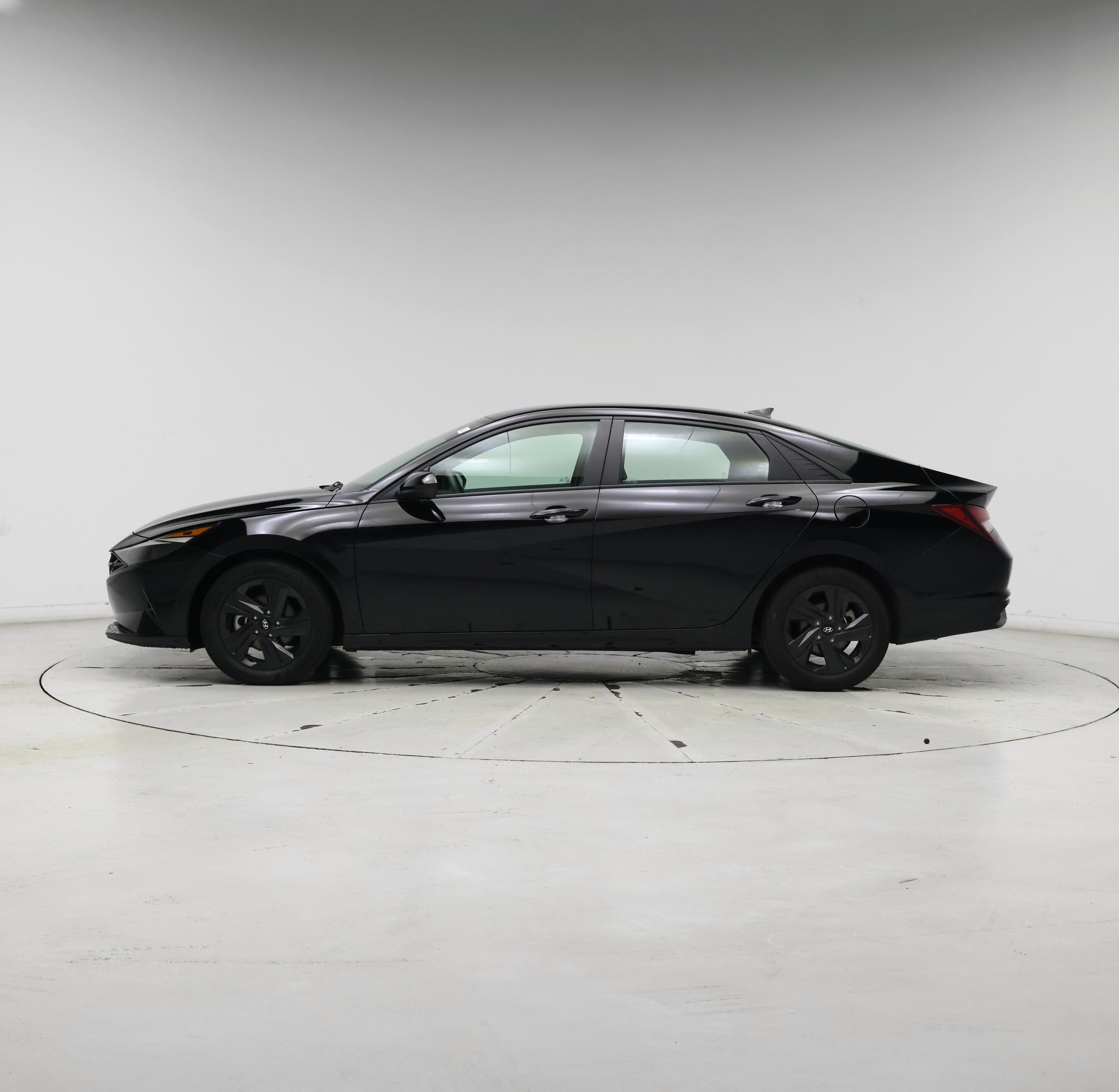 Thumbnail: 2022 Hyundai Elantra - 3
