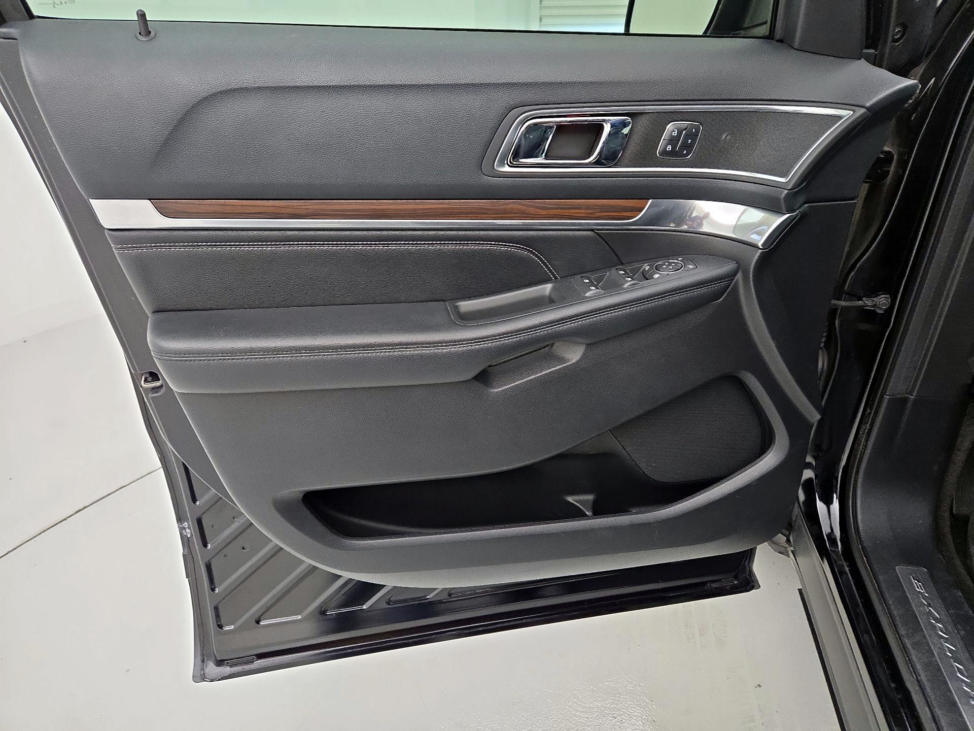 Thumbnail: 2016 Ford Explorer - 12