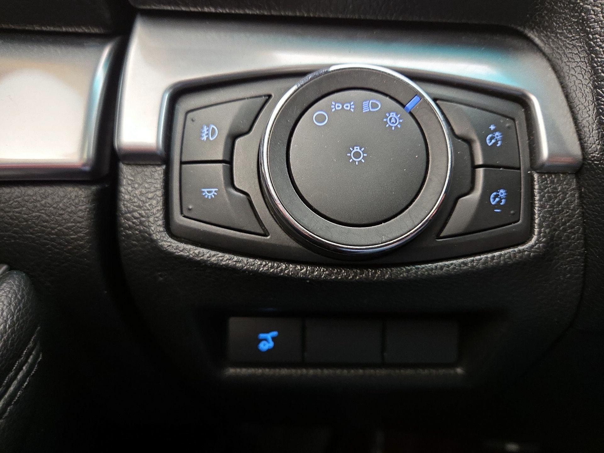Thumbnail: 2016 Ford Explorer - 13