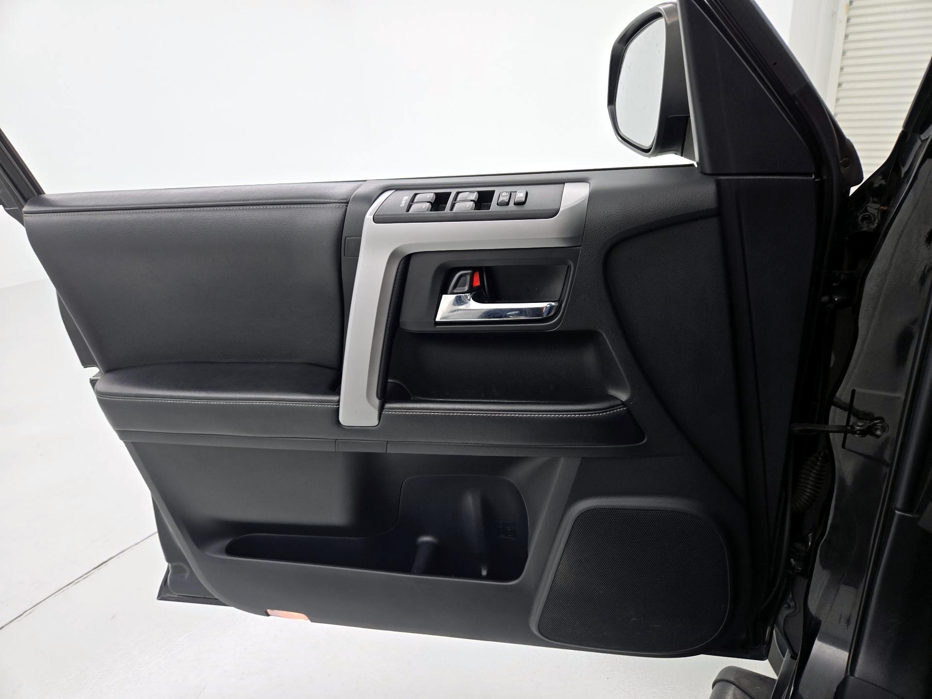 Thumbnail: 2016 Toyota 4Runner - 12