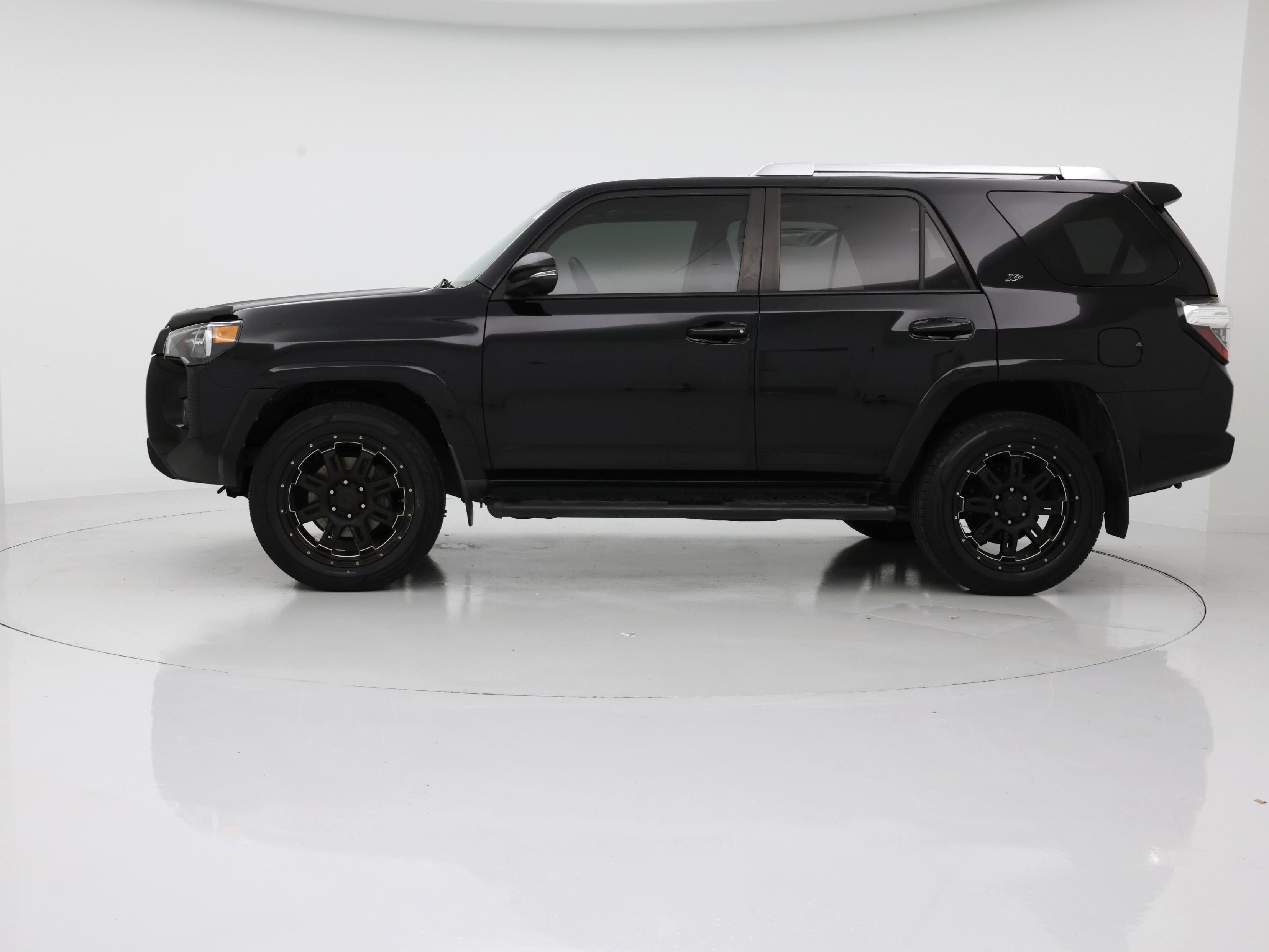 Thumbnail: 2016 Toyota 4Runner - 3