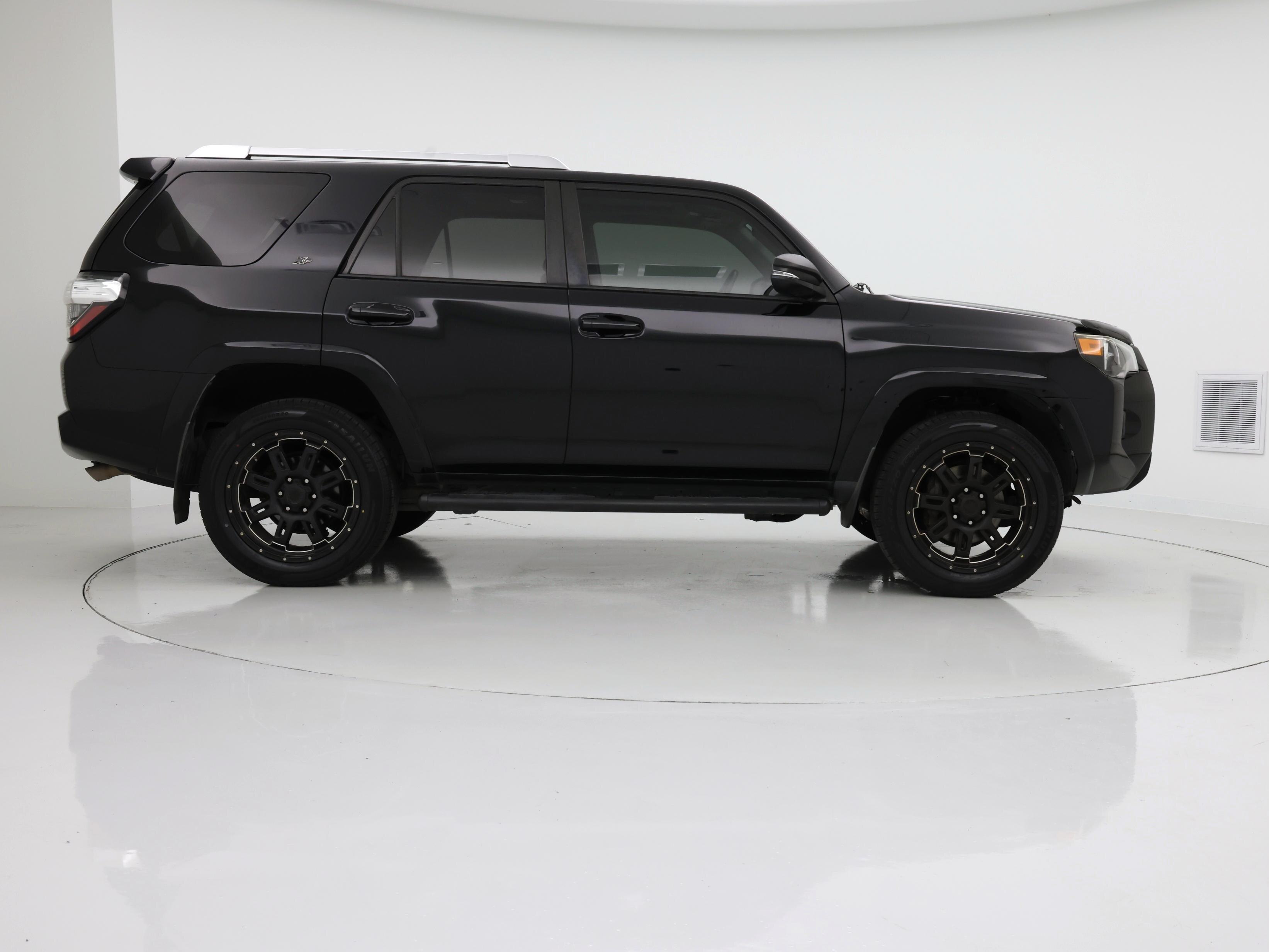 Thumbnail: 2016 Toyota 4Runner - 7