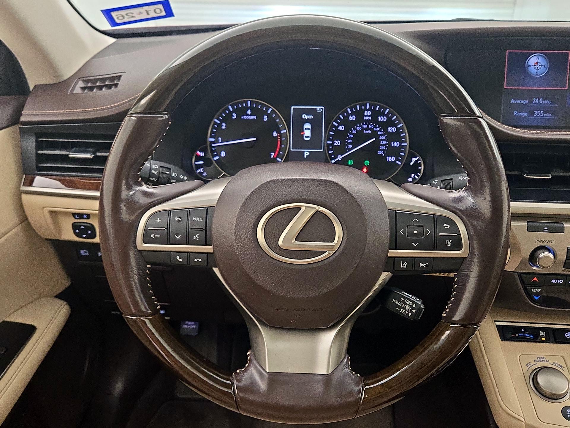 Thumbnail: 2016 Lexus ES - 10