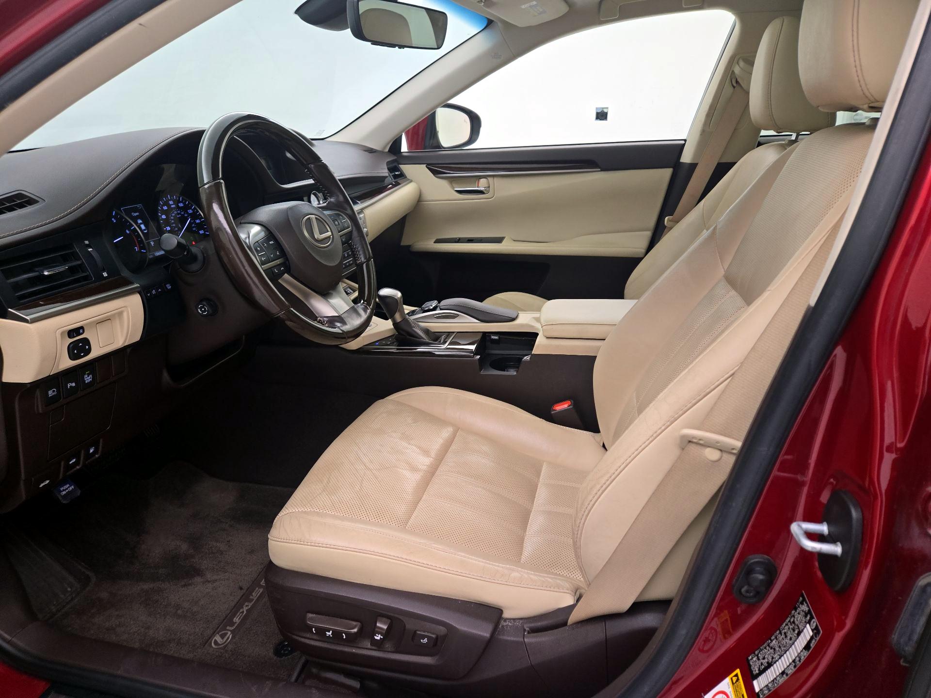 Thumbnail: 2016 Lexus ES - 11