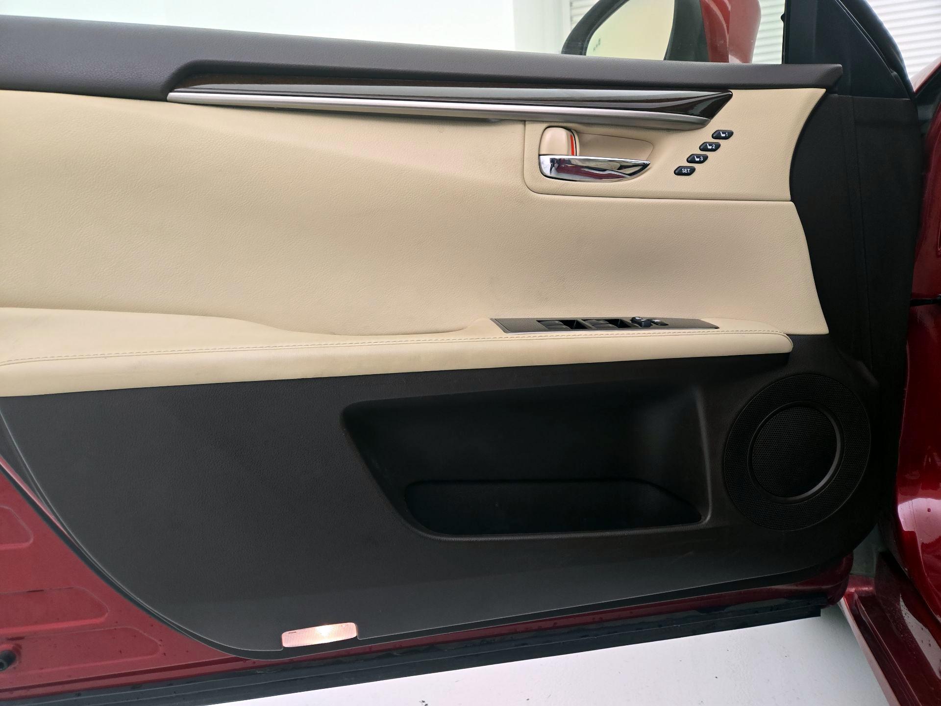 Thumbnail: 2016 Lexus ES - 12