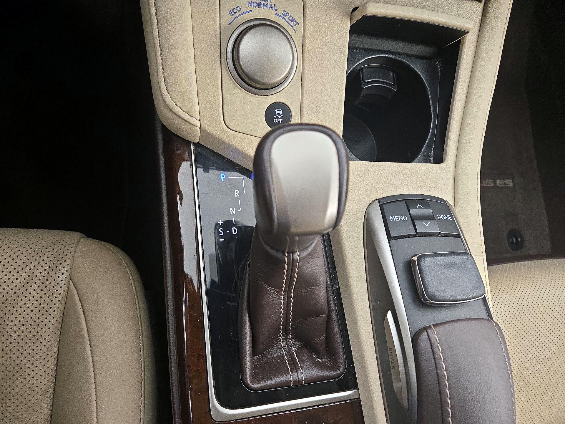 Thumbnail: 2016 Lexus ES - 17