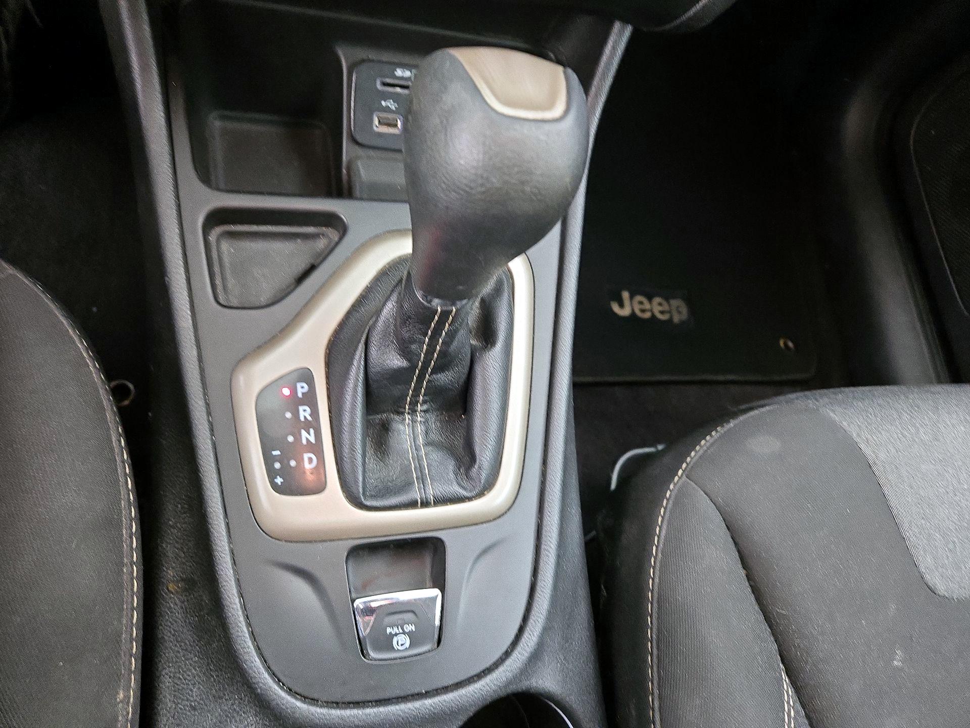 Thumbnail: 2017 Jeep Cherokee - 17