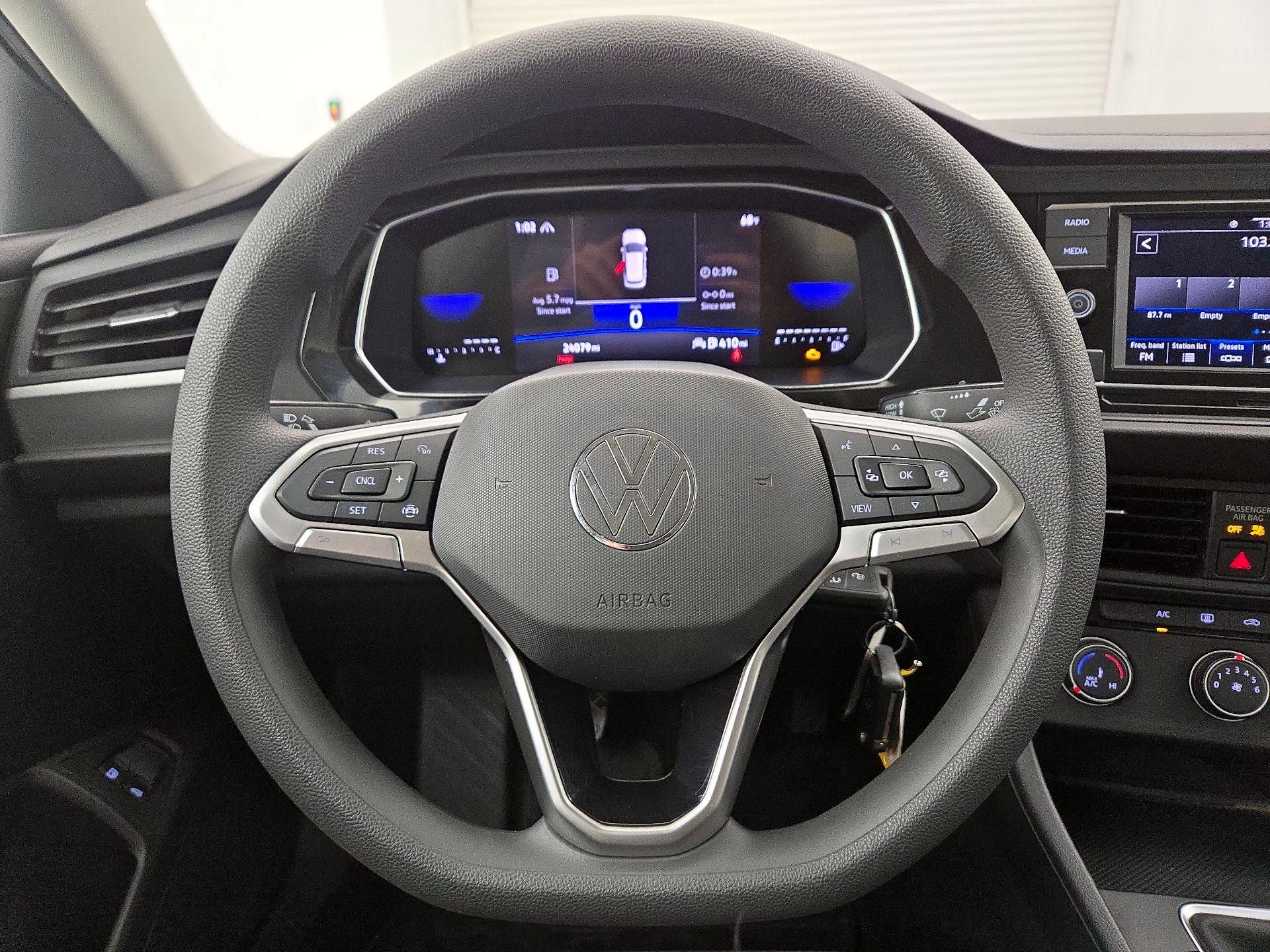 Thumbnail: 2023 Volkswagen Jetta - 10